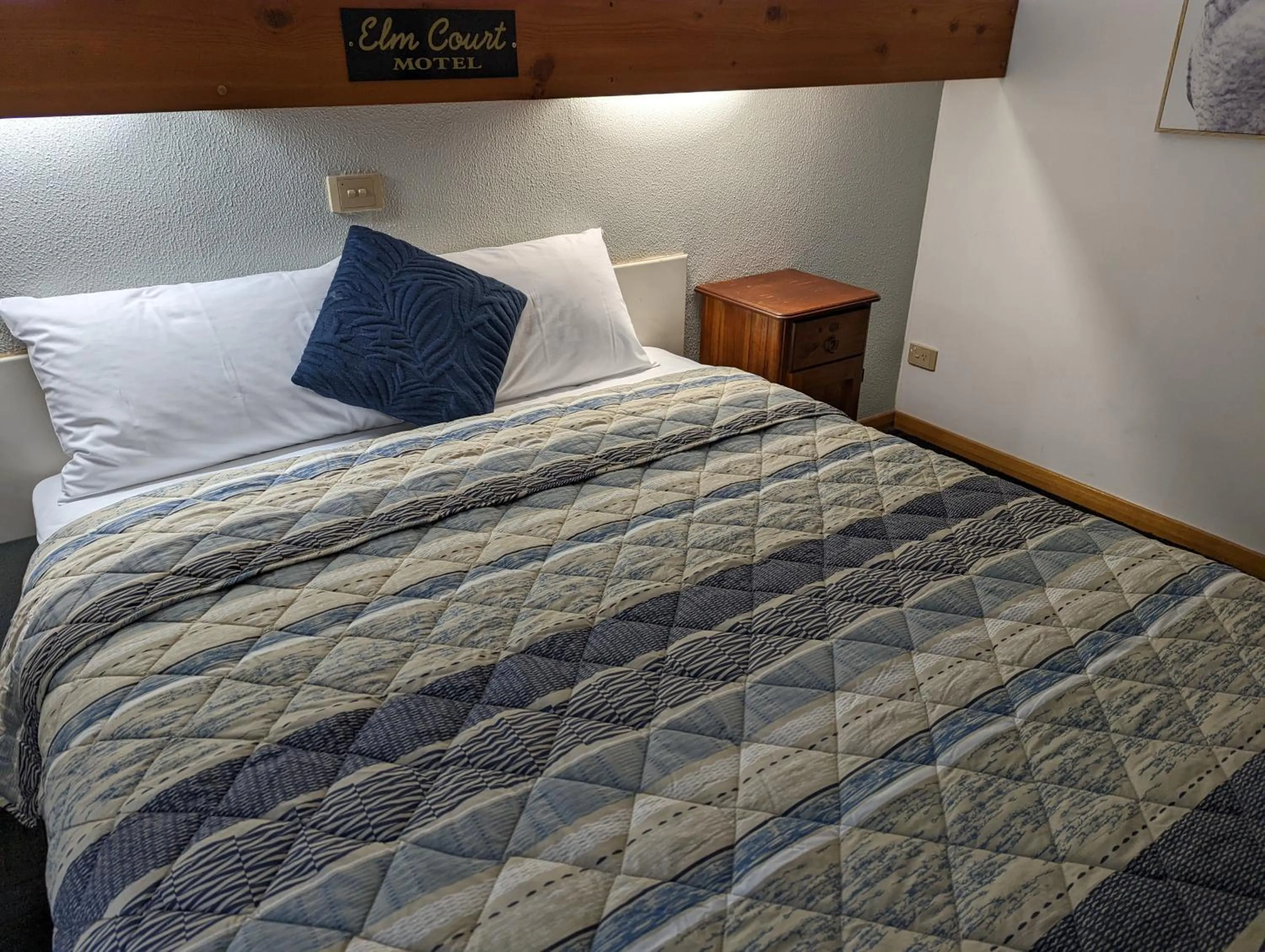 Bed in Elm Court Motel