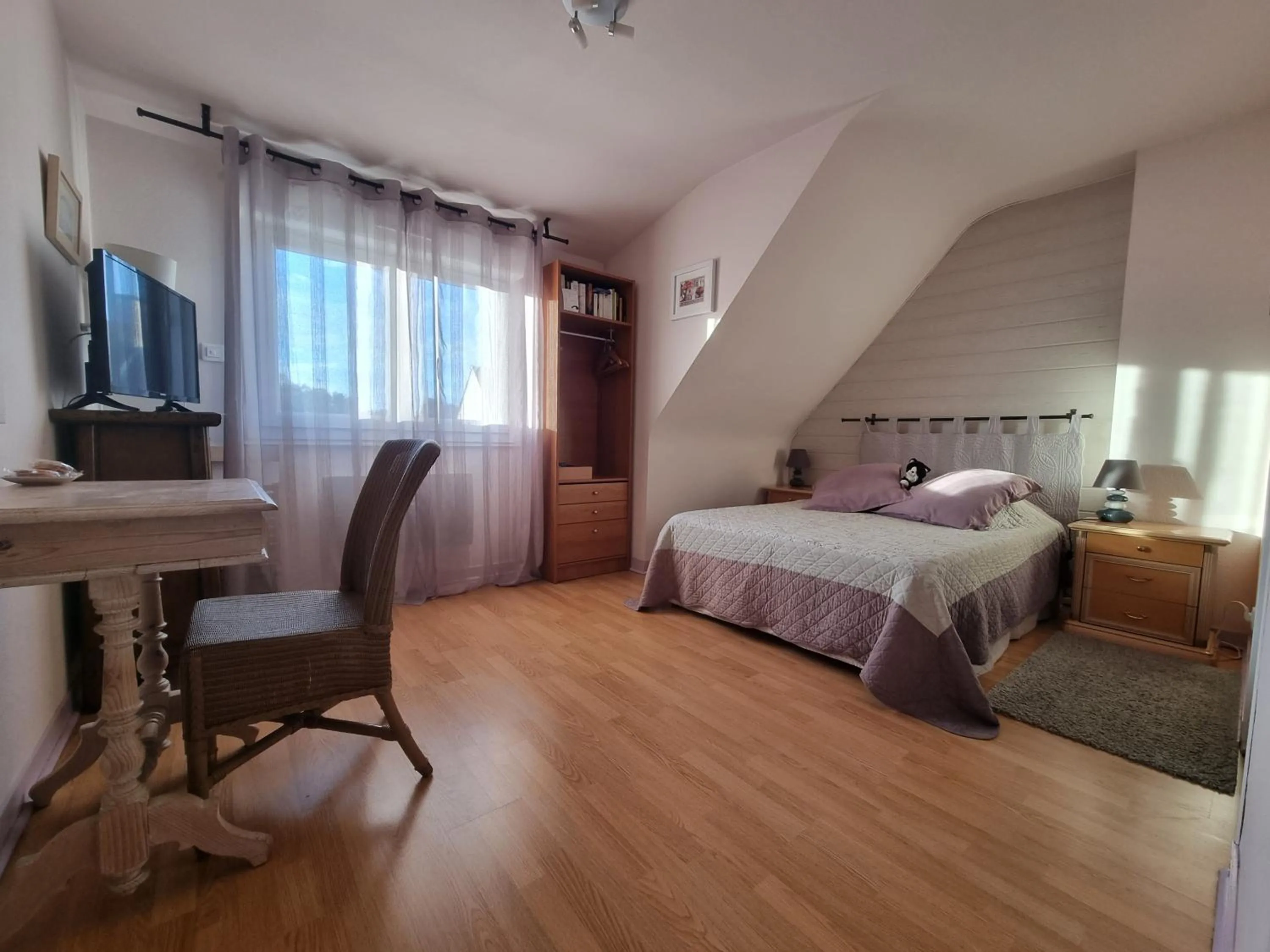 Photo of the whole room, Bed in Chambres d'hôtes de Pont C'Hoat