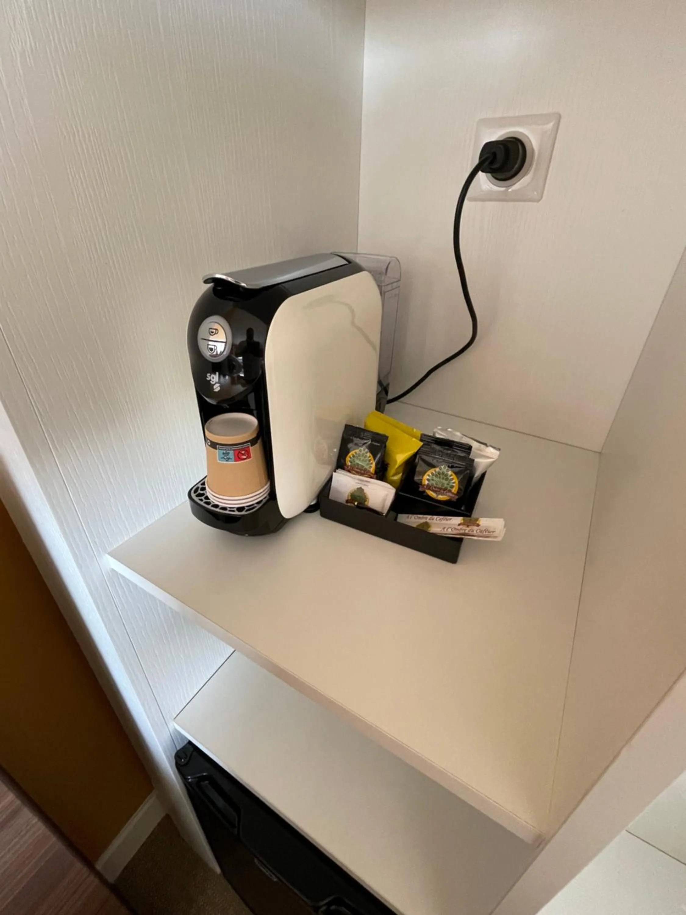 Coffee/tea facilities in Hotel Abrial