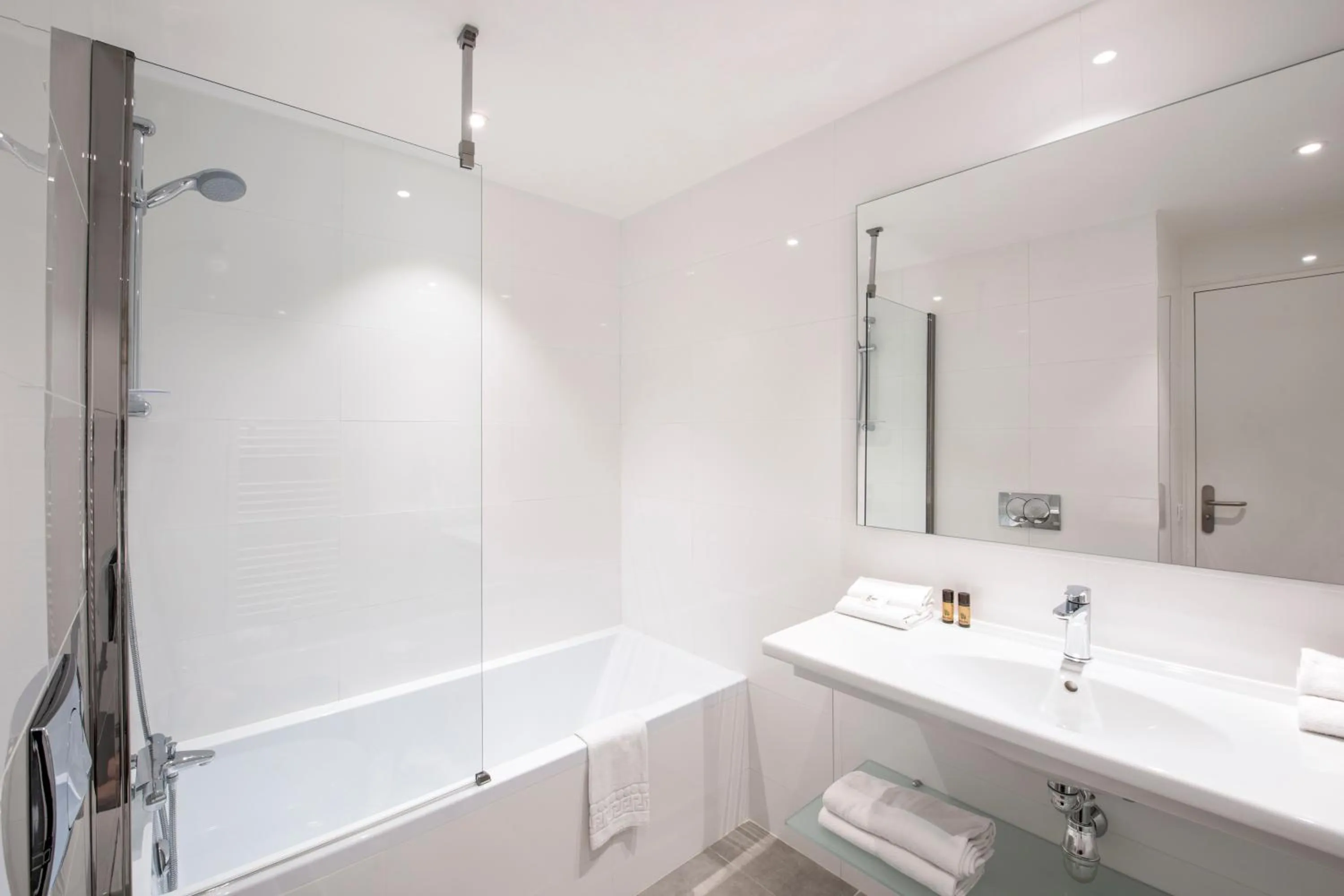 Bathroom in Hotel Abrial