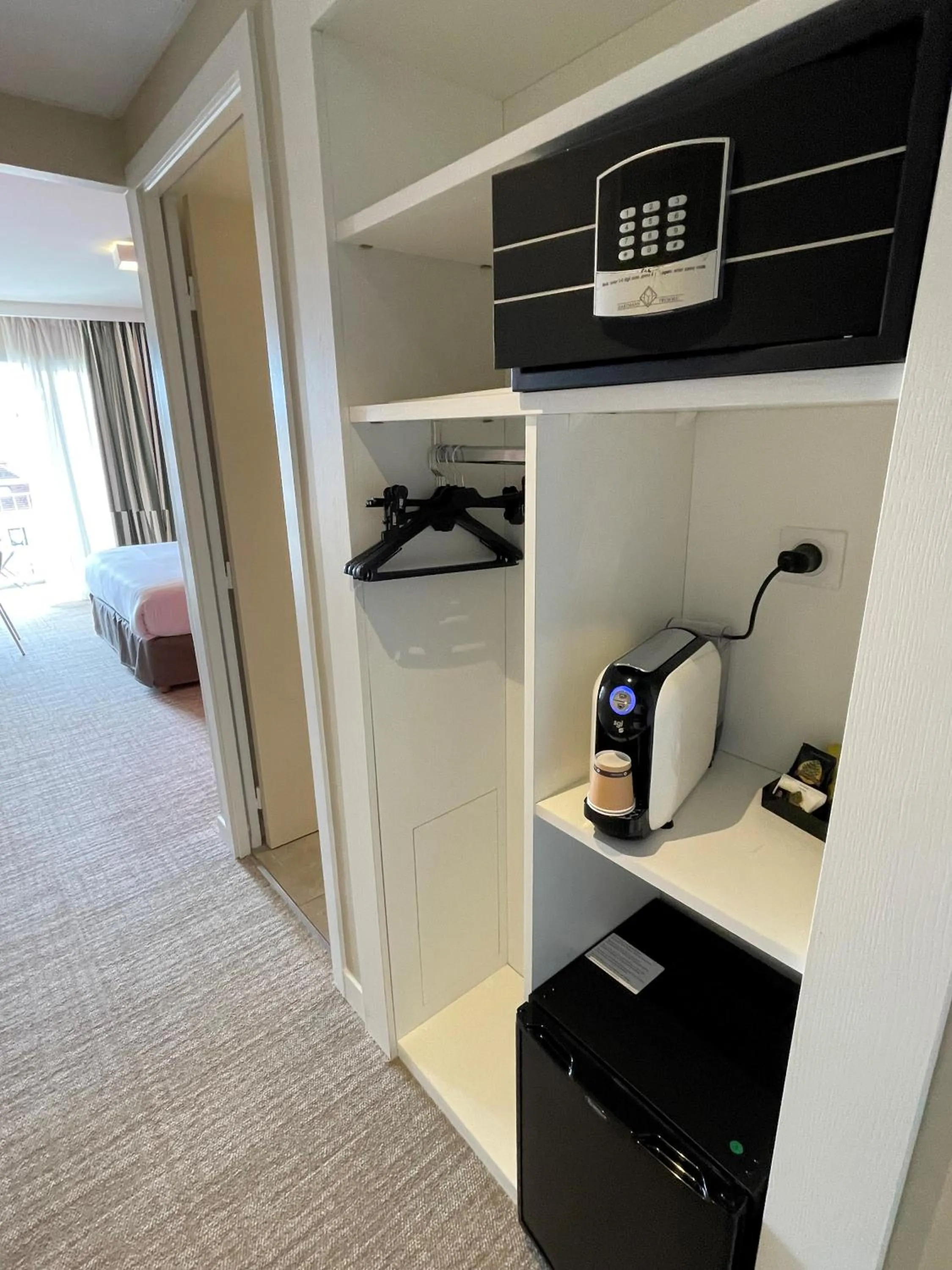 Coffee/tea facilities in Hotel Abrial