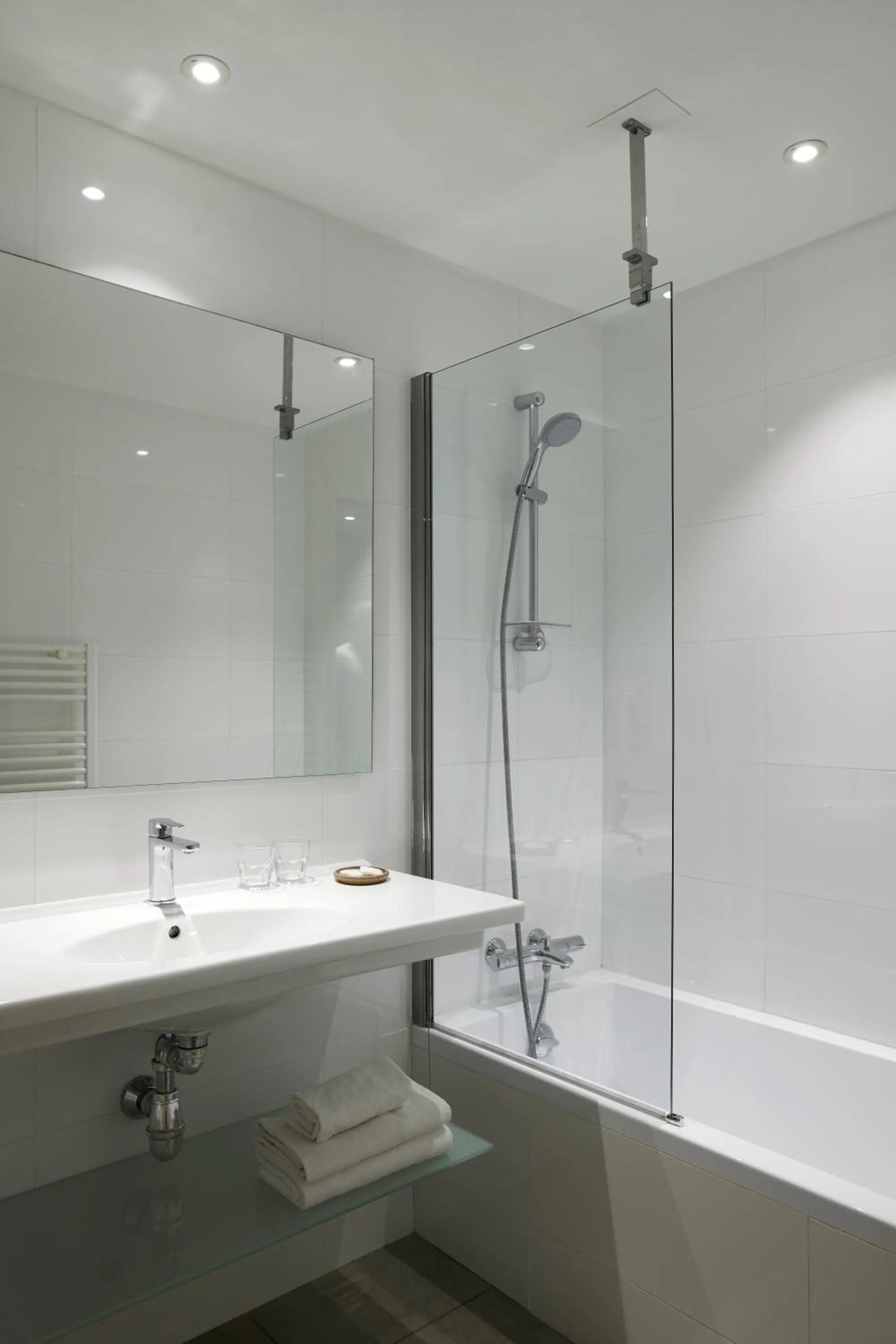 Bathroom in Hotel Abrial