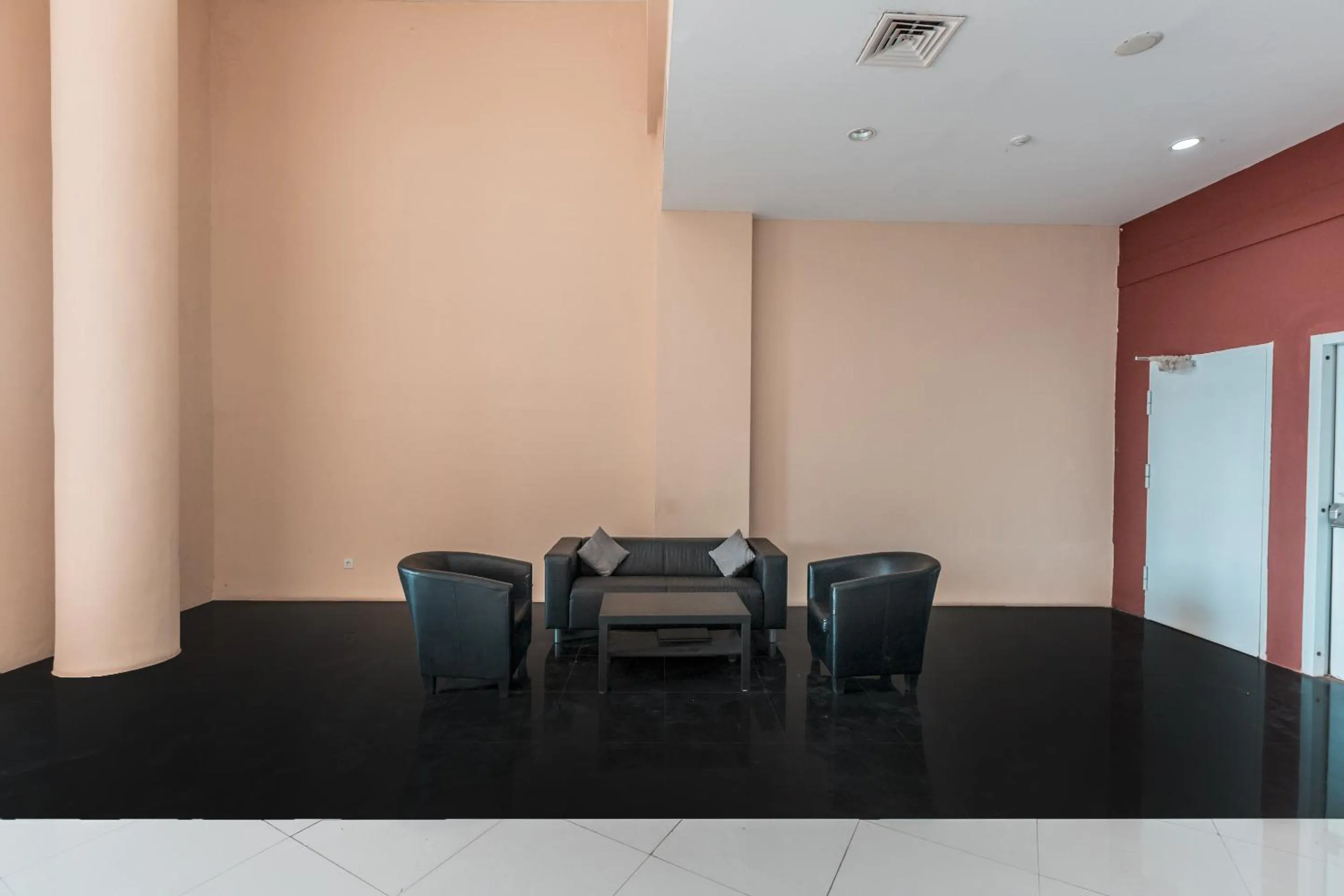 Lobby or reception in OYO Flagship 766 Prima Orchard