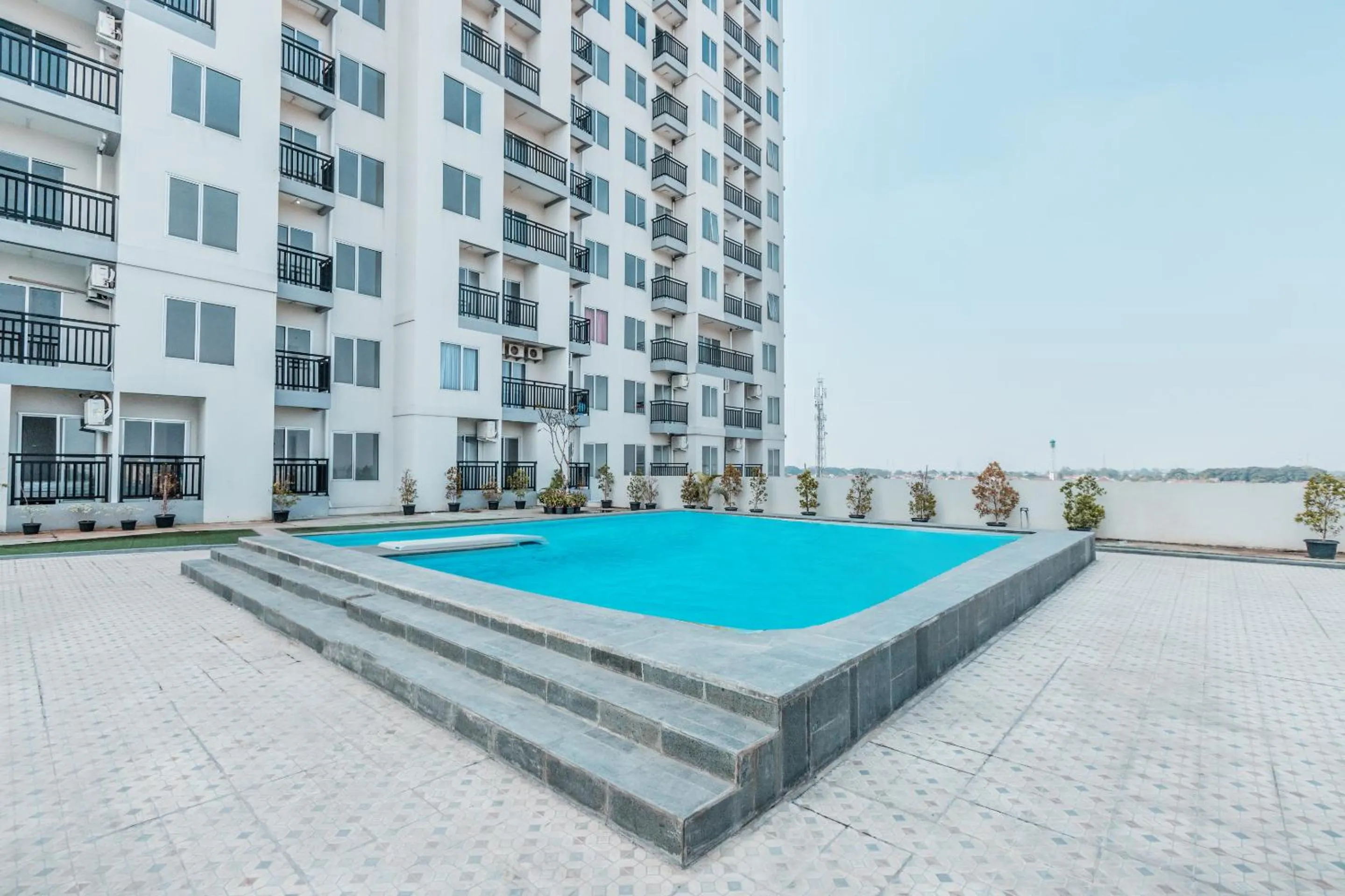 Swimming Pool in OYO Flagship 766 Prima Orchard