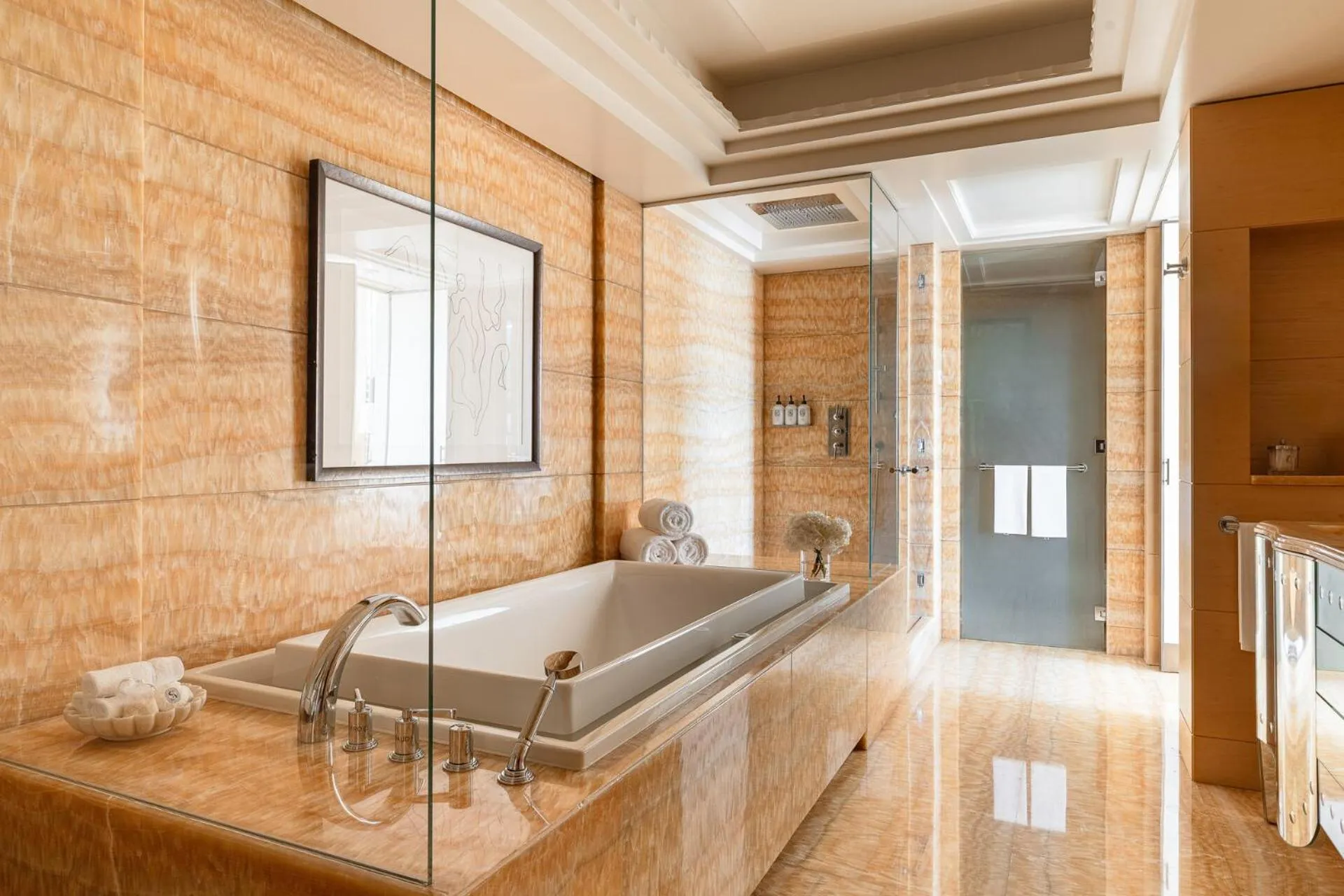 Shower in Four Seasons Hotel des Bergues Geneva