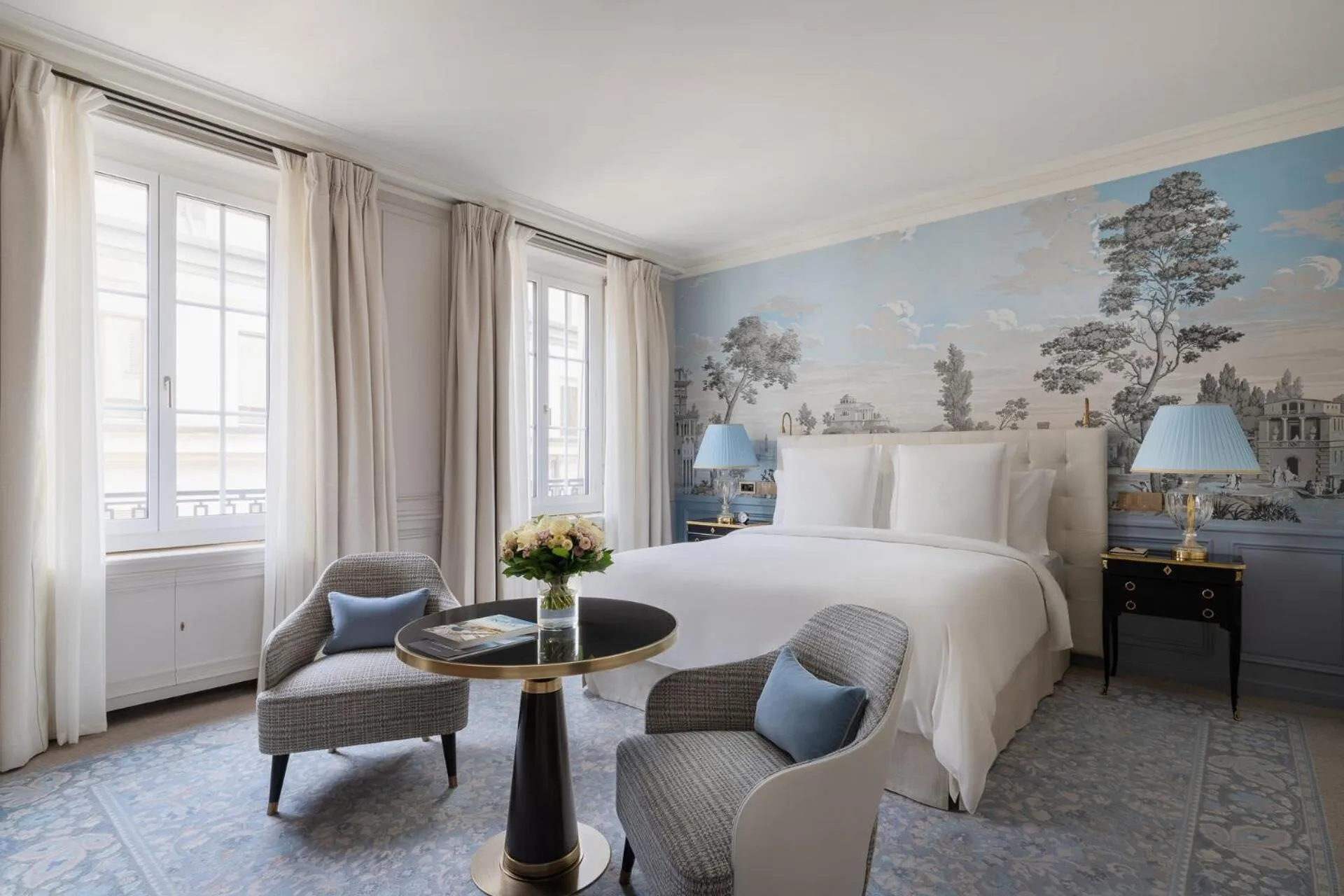 Bedroom, Bed in Four Seasons Hotel des Bergues Geneva