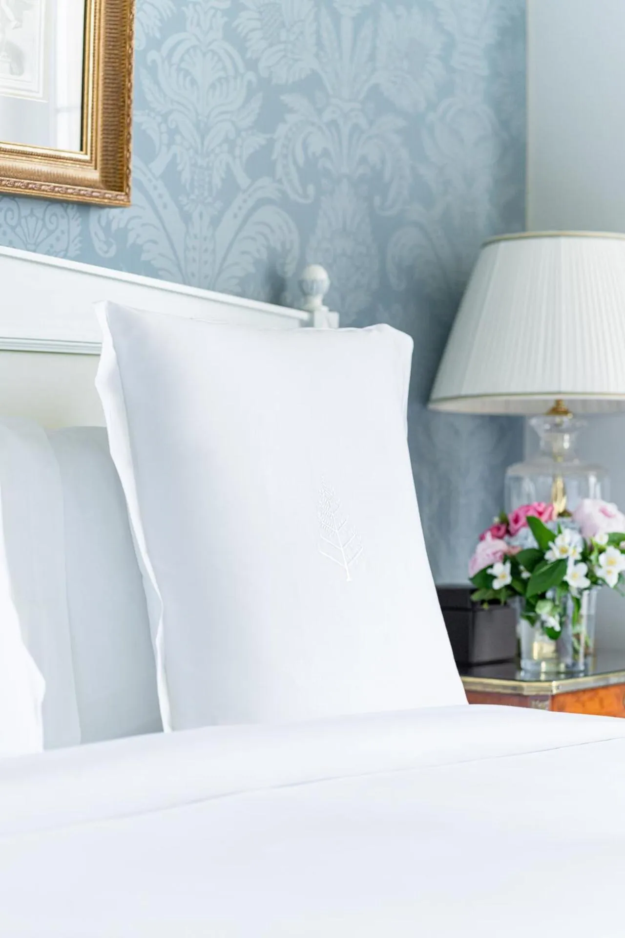 Bed in Four Seasons Hotel des Bergues Geneva