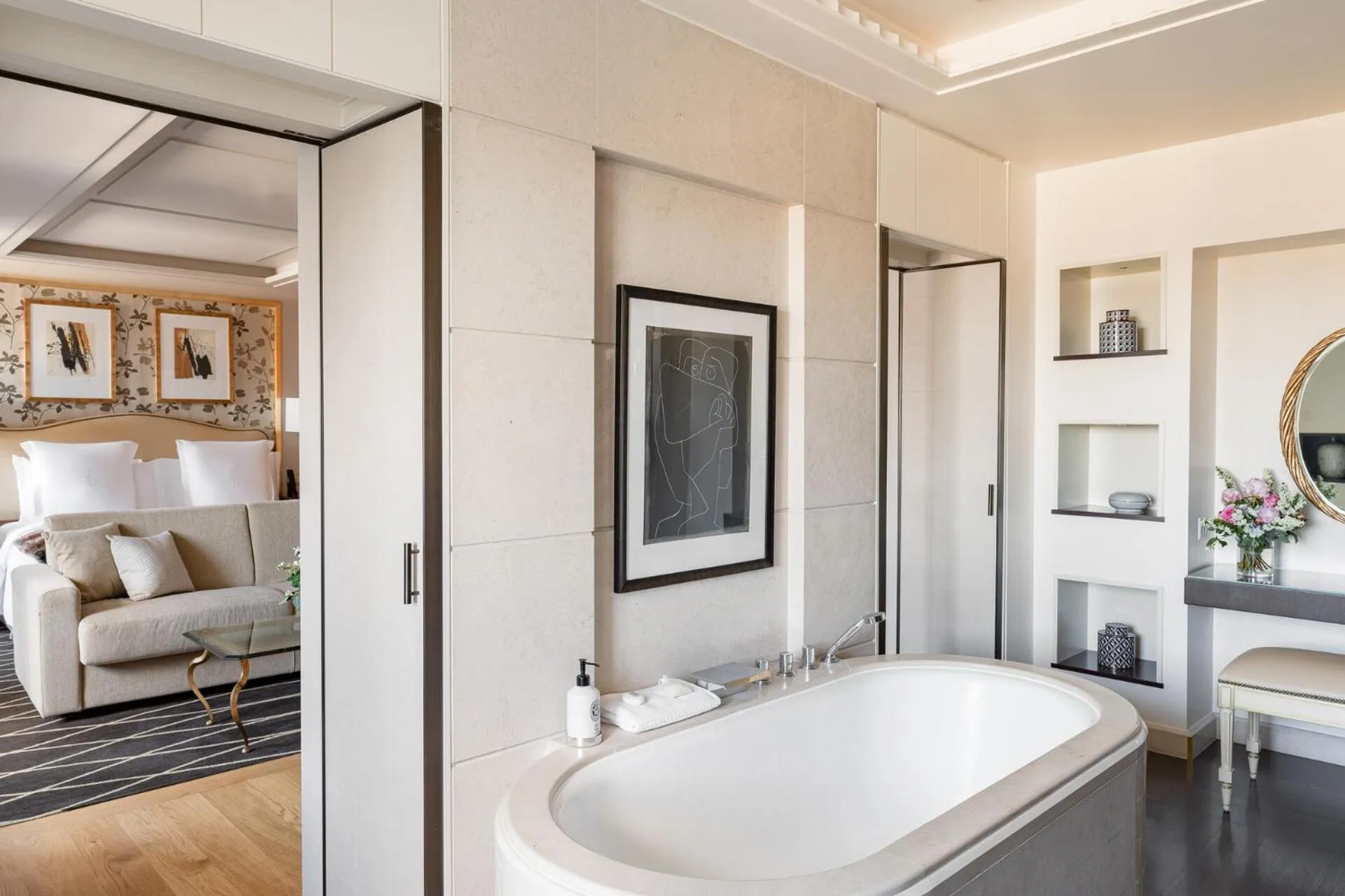 Bed in Four Seasons Hotel des Bergues Geneva