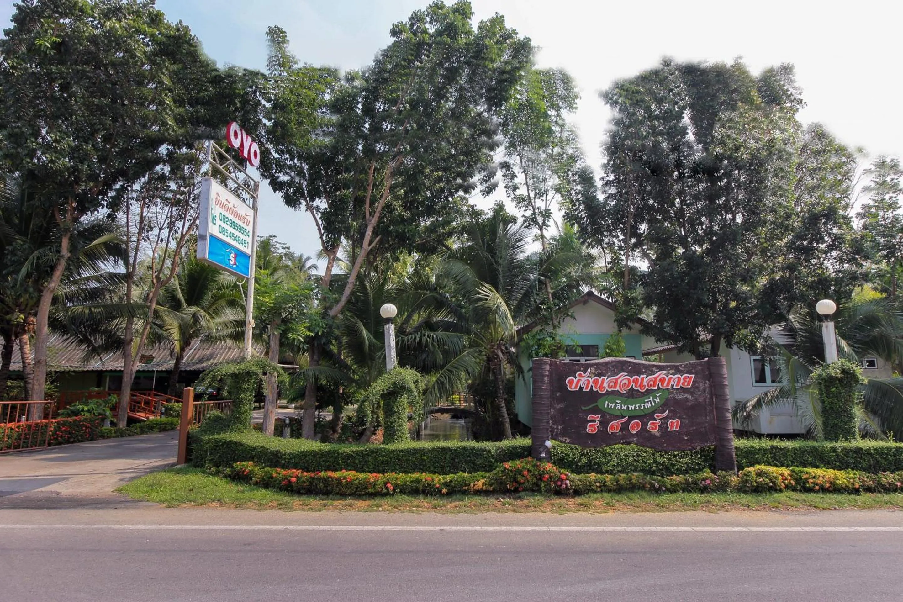 Facade/entrance in OYO 606 Baan Suansabai Pleanpanmai Resort Amphawa
