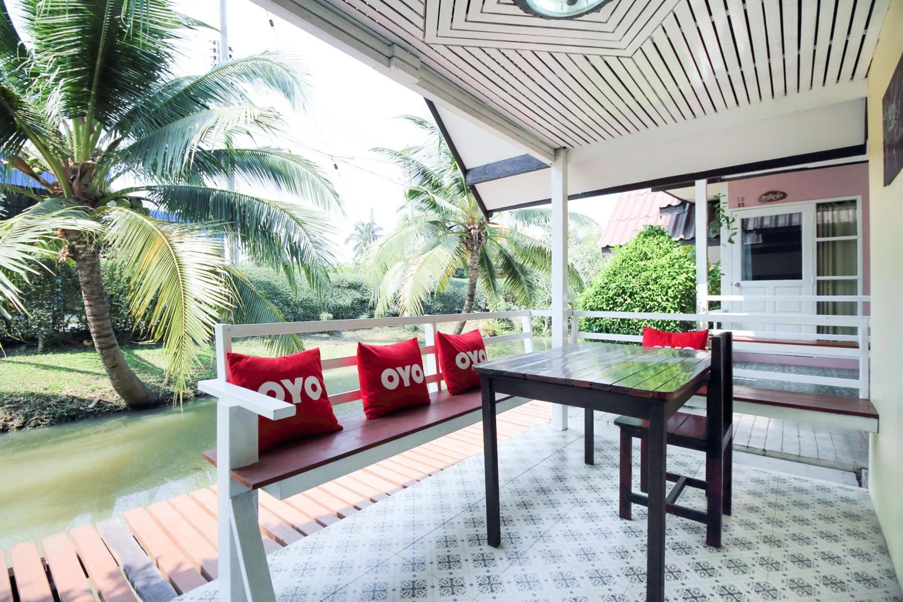 Balcony/Terrace in OYO 606 Baan Suansabai Pleanpanmai Resort Amphawa