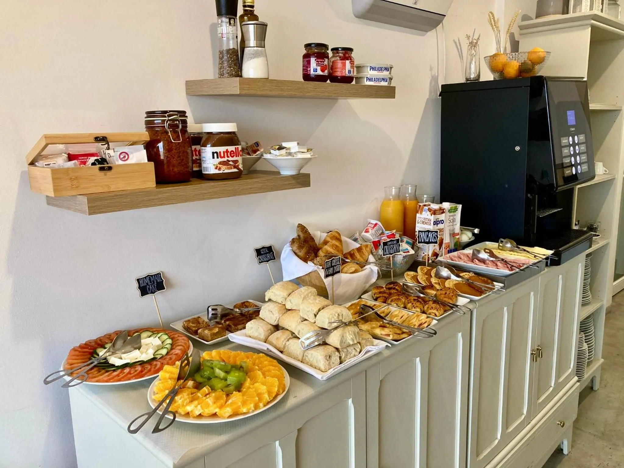 Breakfast in Castello Prime Suites