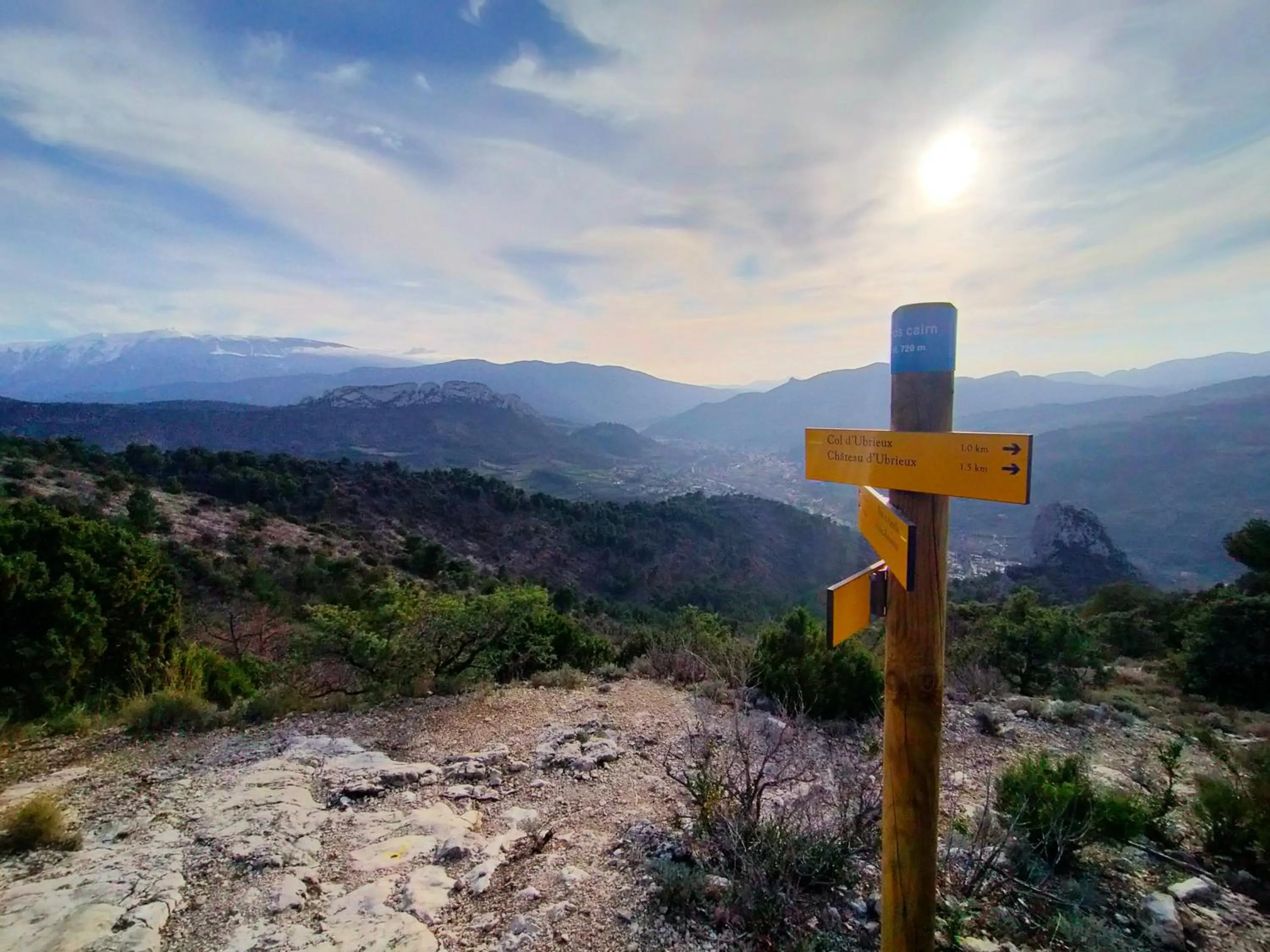 Hiking in Les Arcades Le Lion D'or