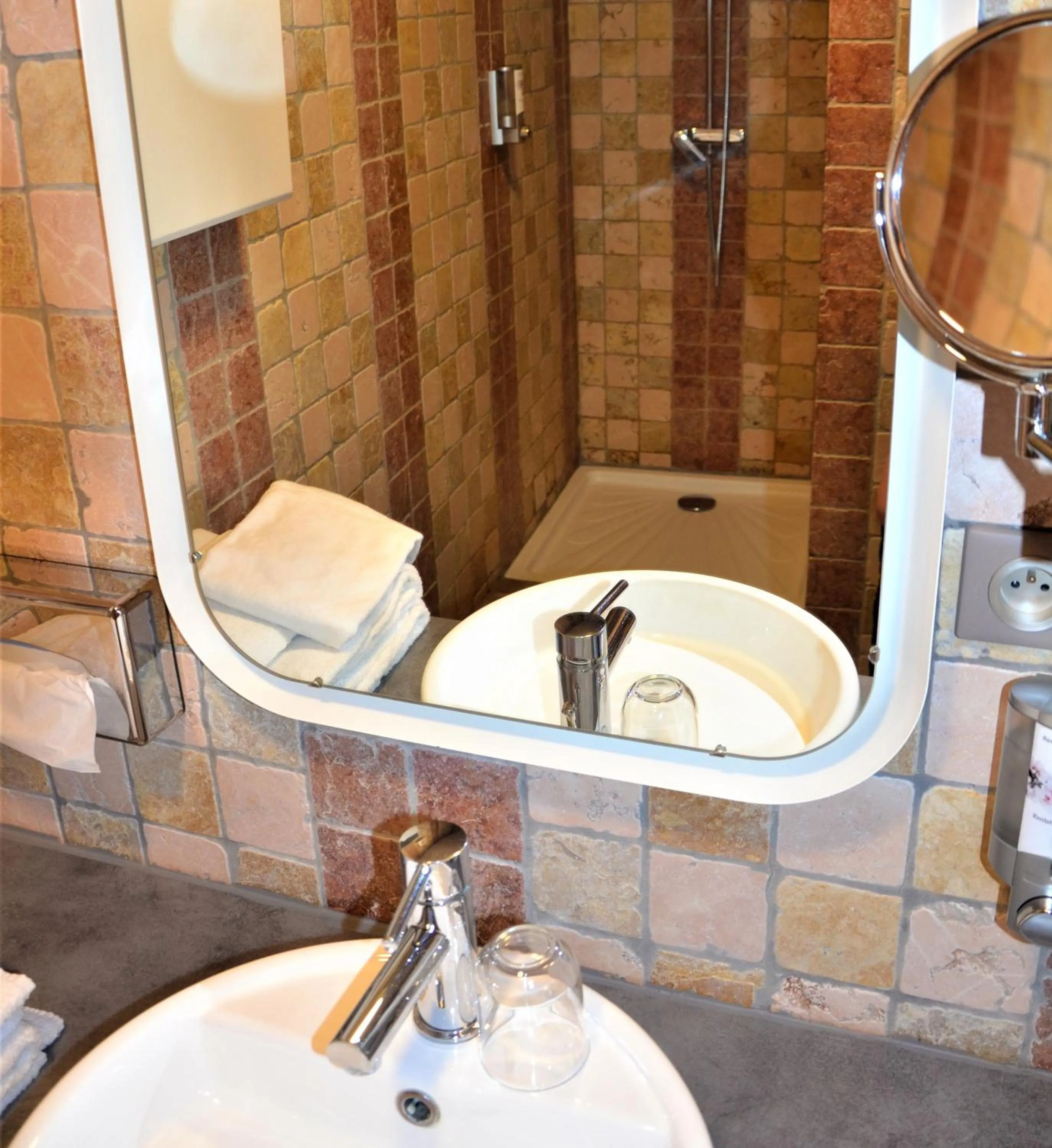 Shower in Les Arcades Le Lion D'or