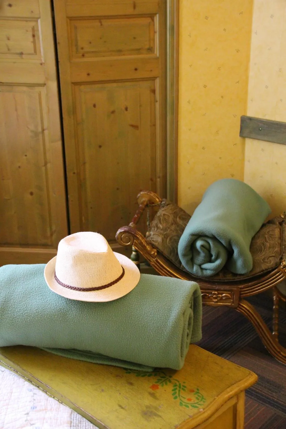 Decorative detail in Les Arcades Le Lion D'or