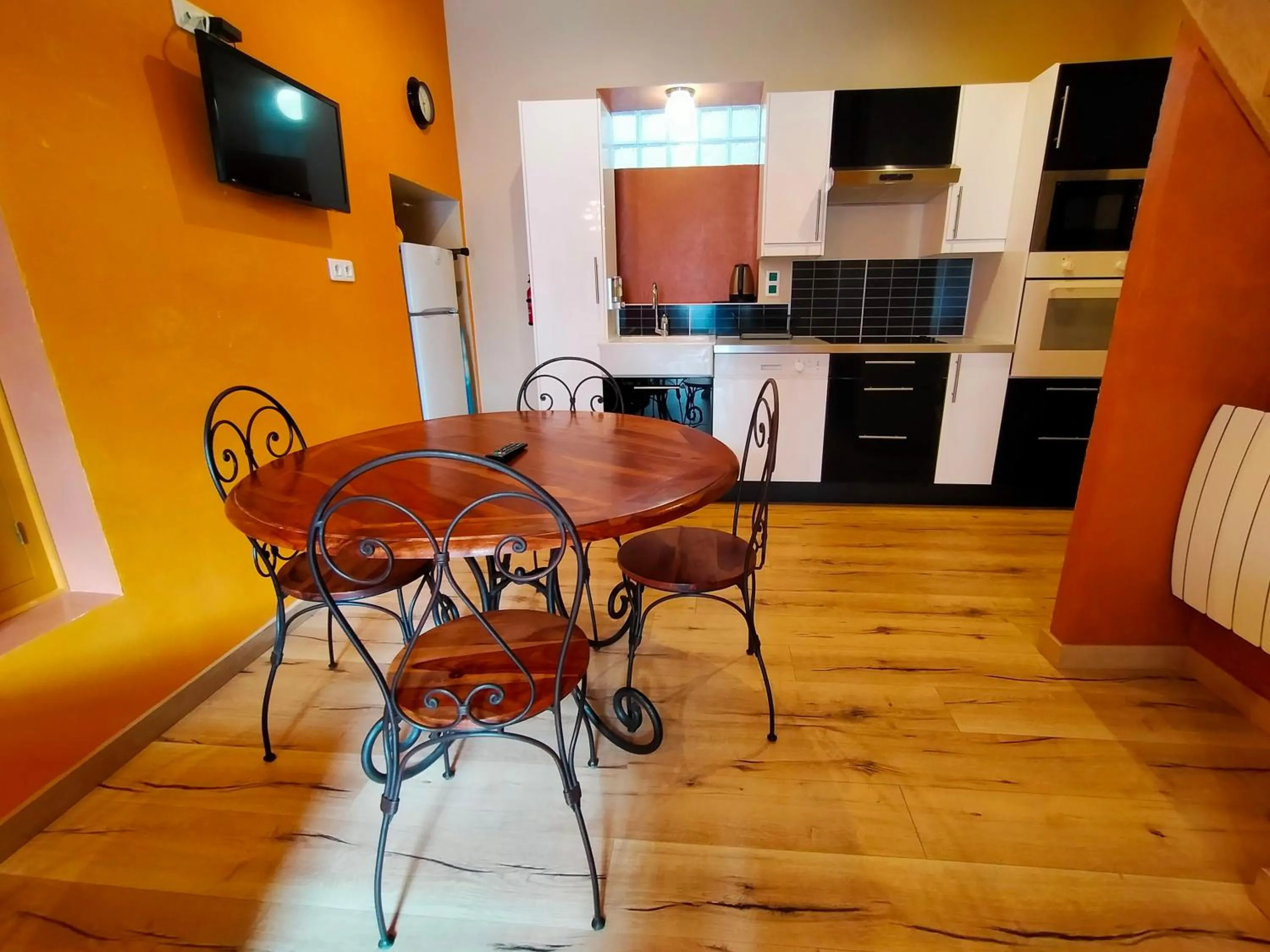 TV and multimedia in Les Arcades Le Lion D'or