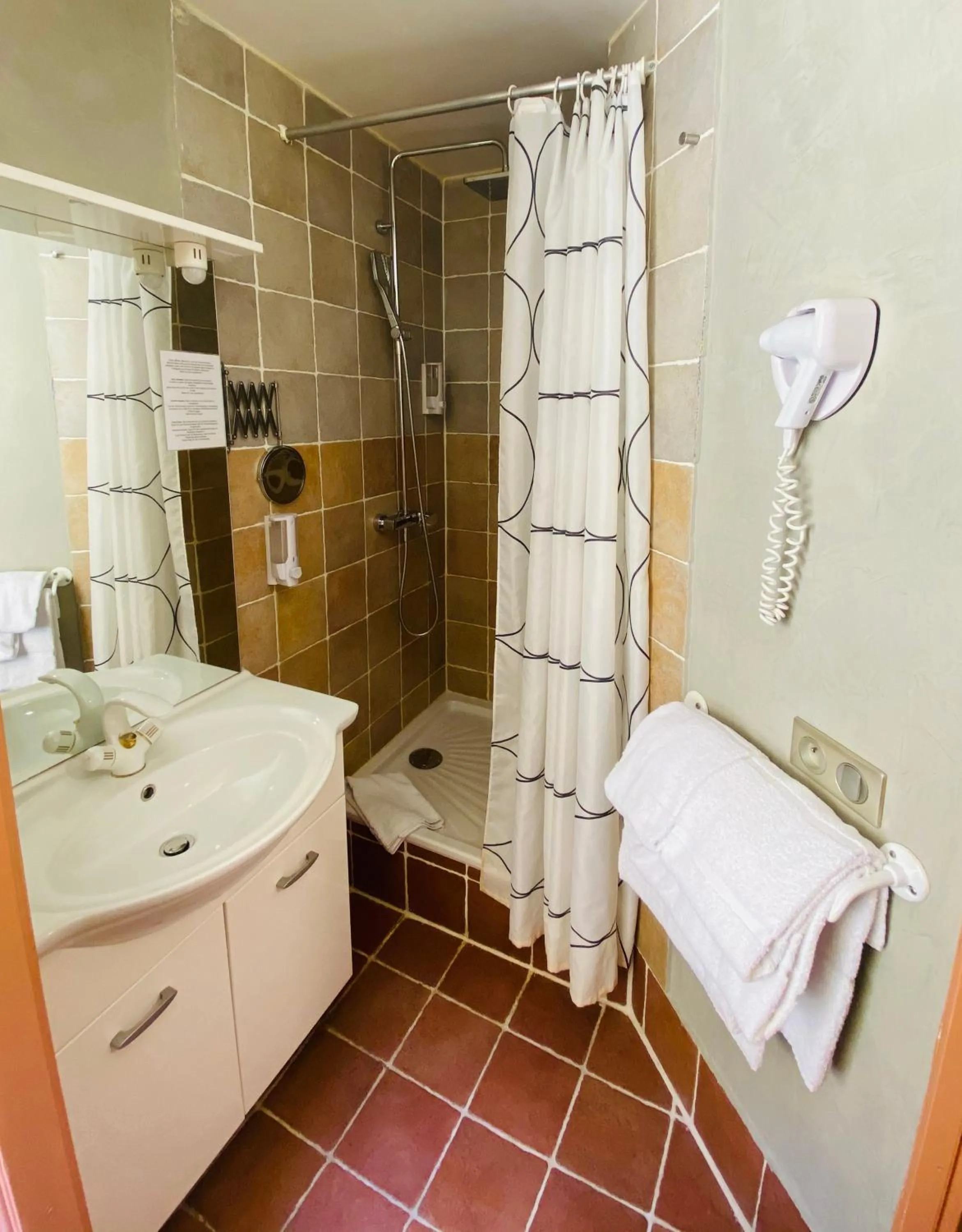 Shower in Les Arcades Le Lion D'or