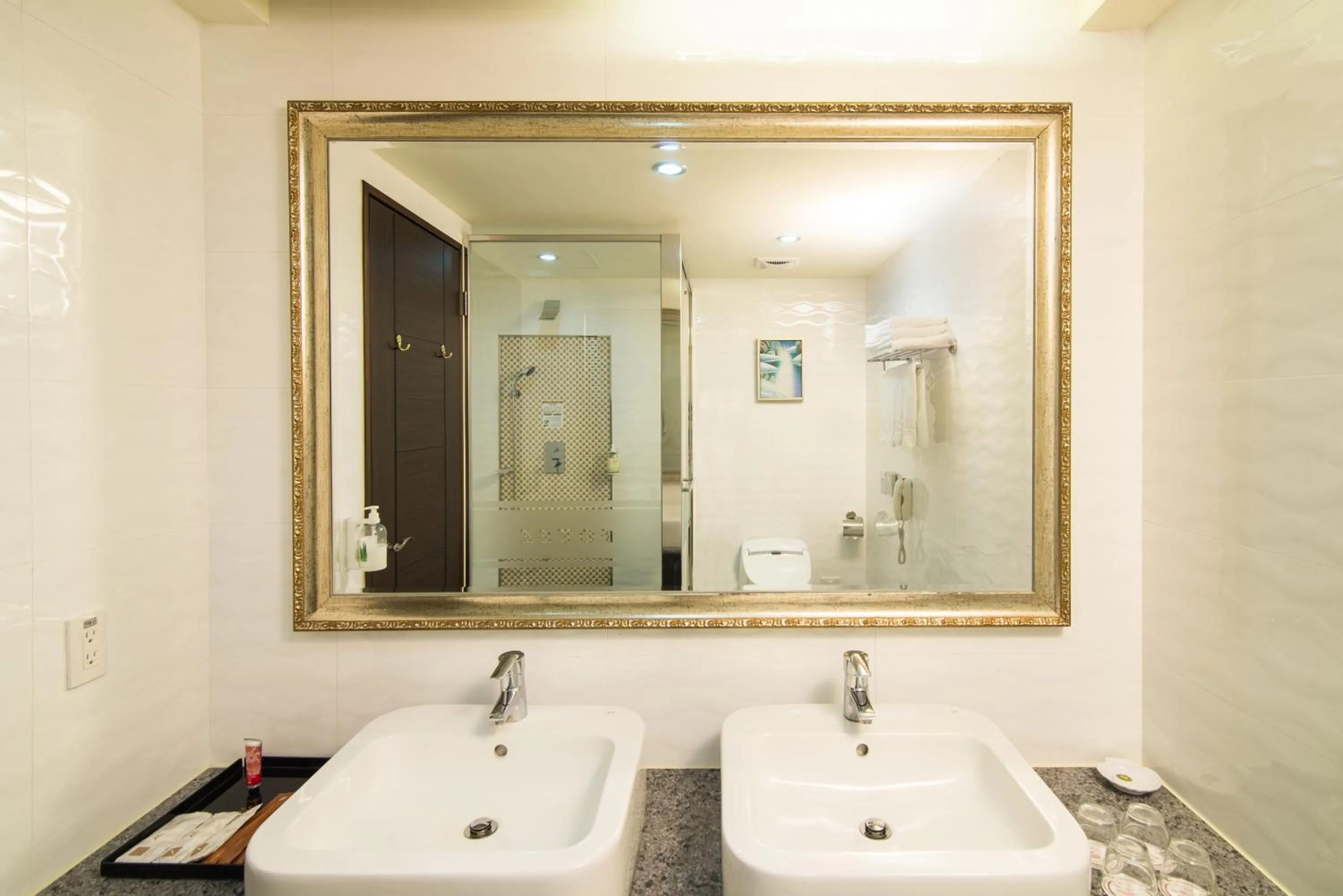 Bathroom in Arsma Hotel