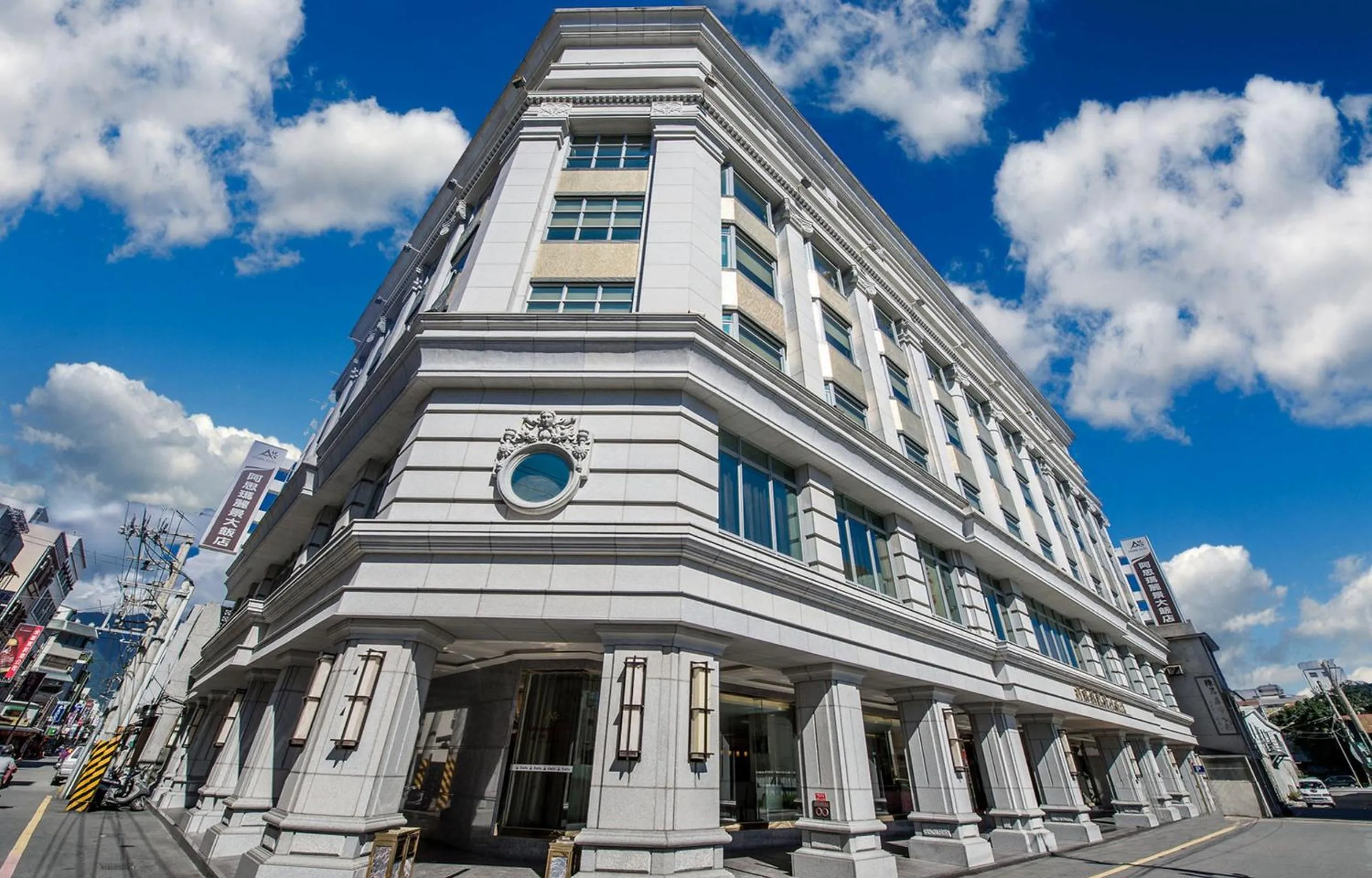 Property building in Arsma Hotel