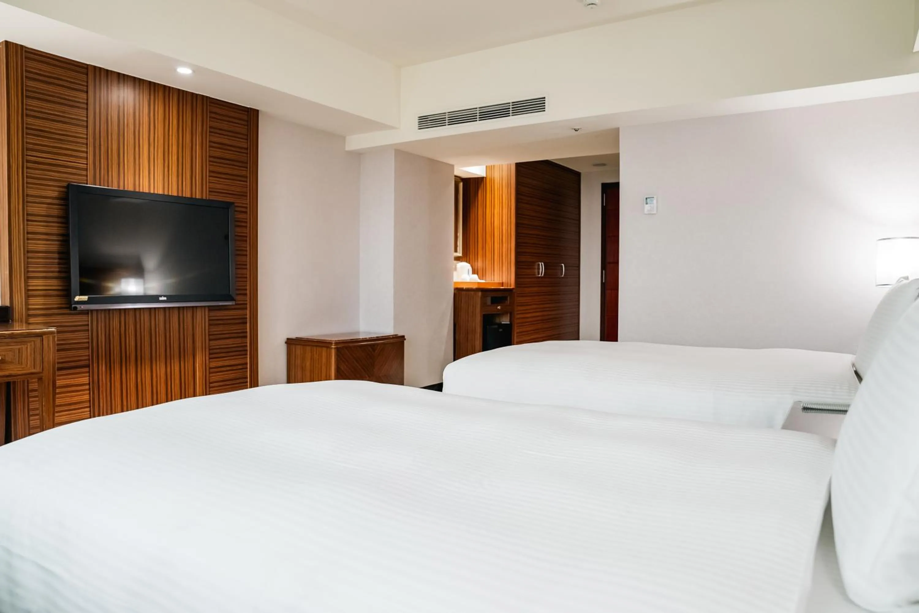 Photo of the whole room, Bed in Arsma Hotel