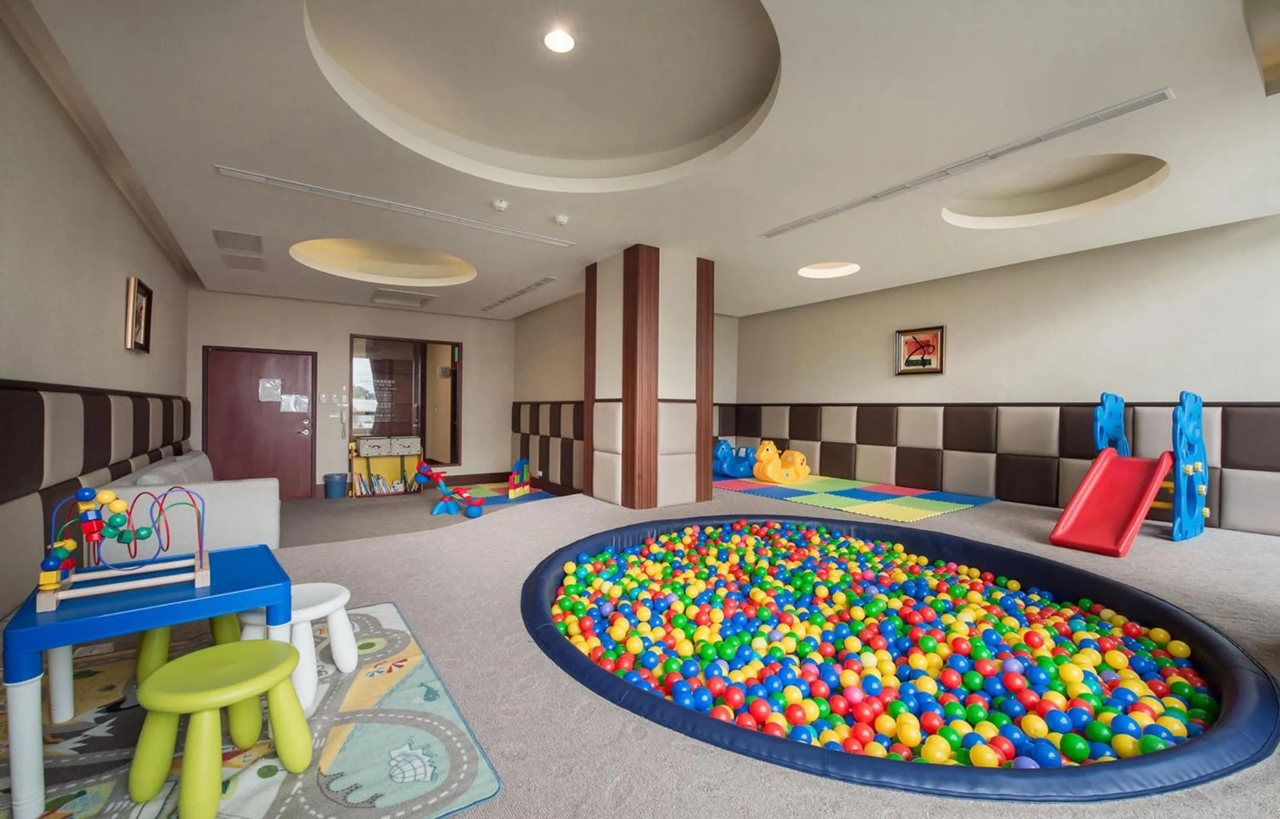 Children play ground in Arsma Hotel