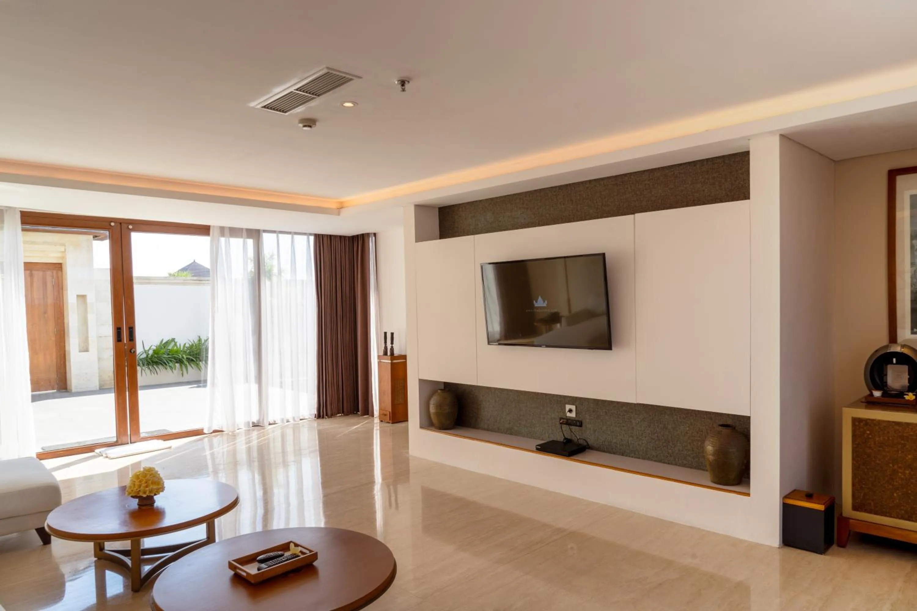 TV and multimedia in Royal Suites at The Bandha
