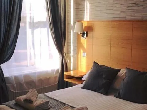 Bedroom, Bed in The Bell Inn, Rickinghall