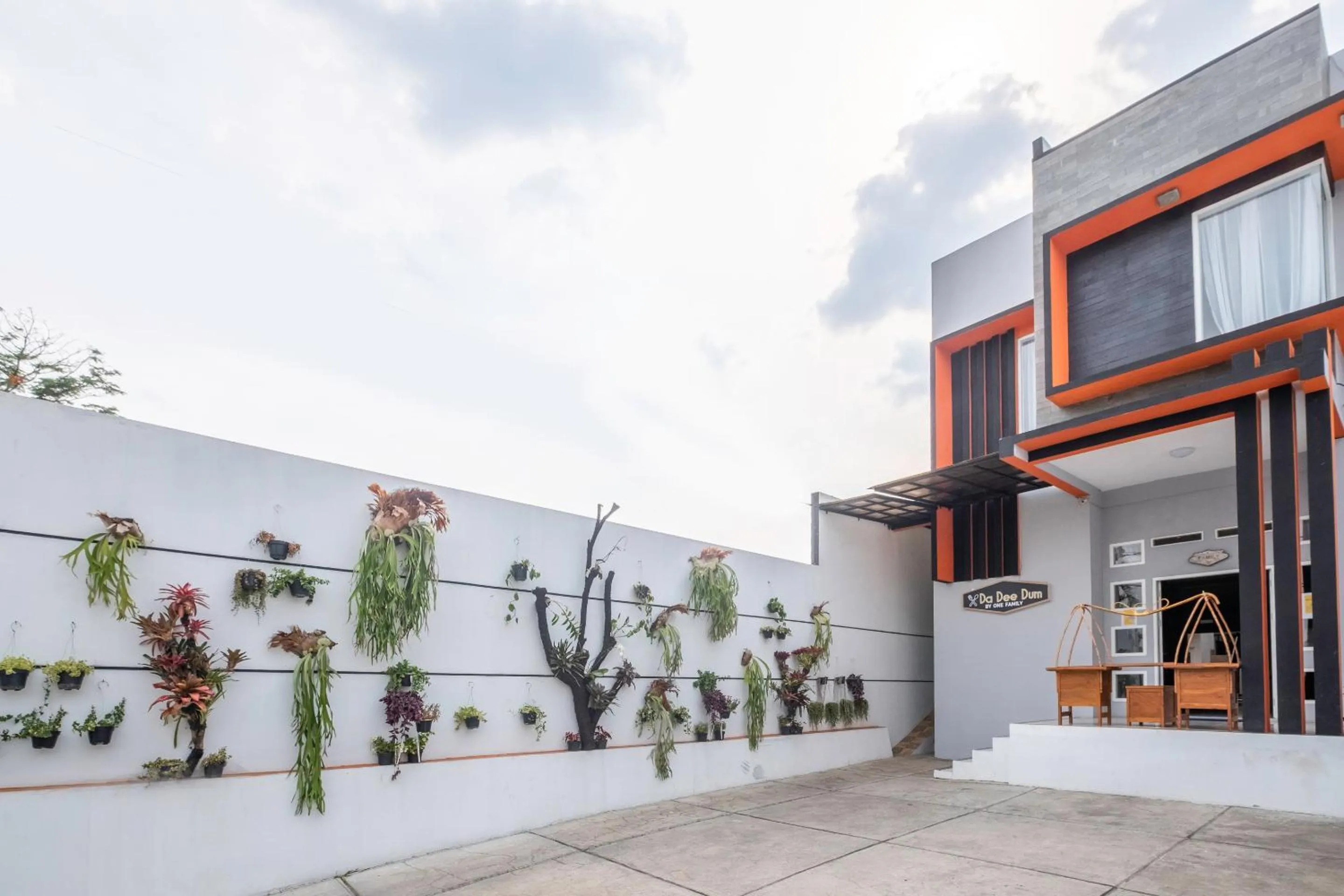 Facade/entrance in Urbanview Hotel One Family Maribaya by RedDoorz