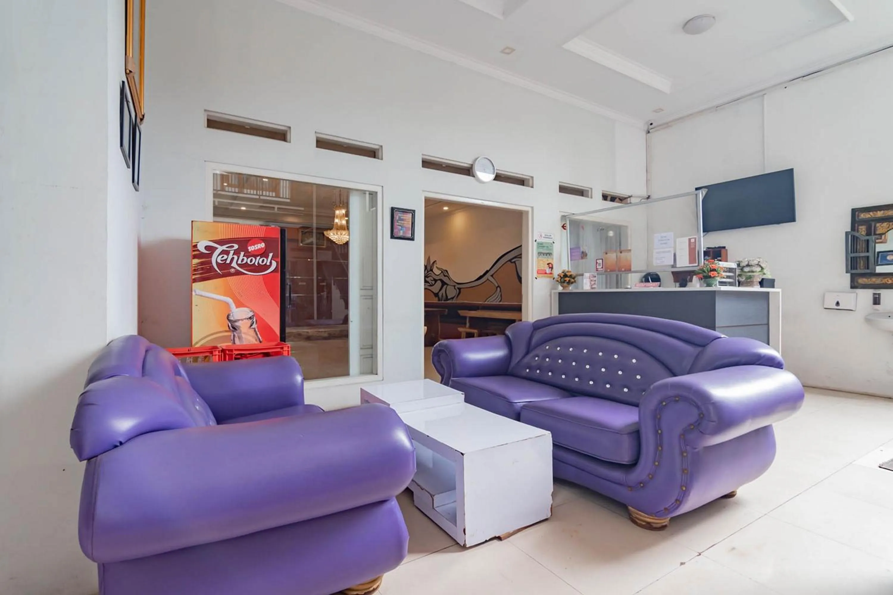 Lobby or reception in Urbanview Hotel One Family Maribaya by RedDoorz