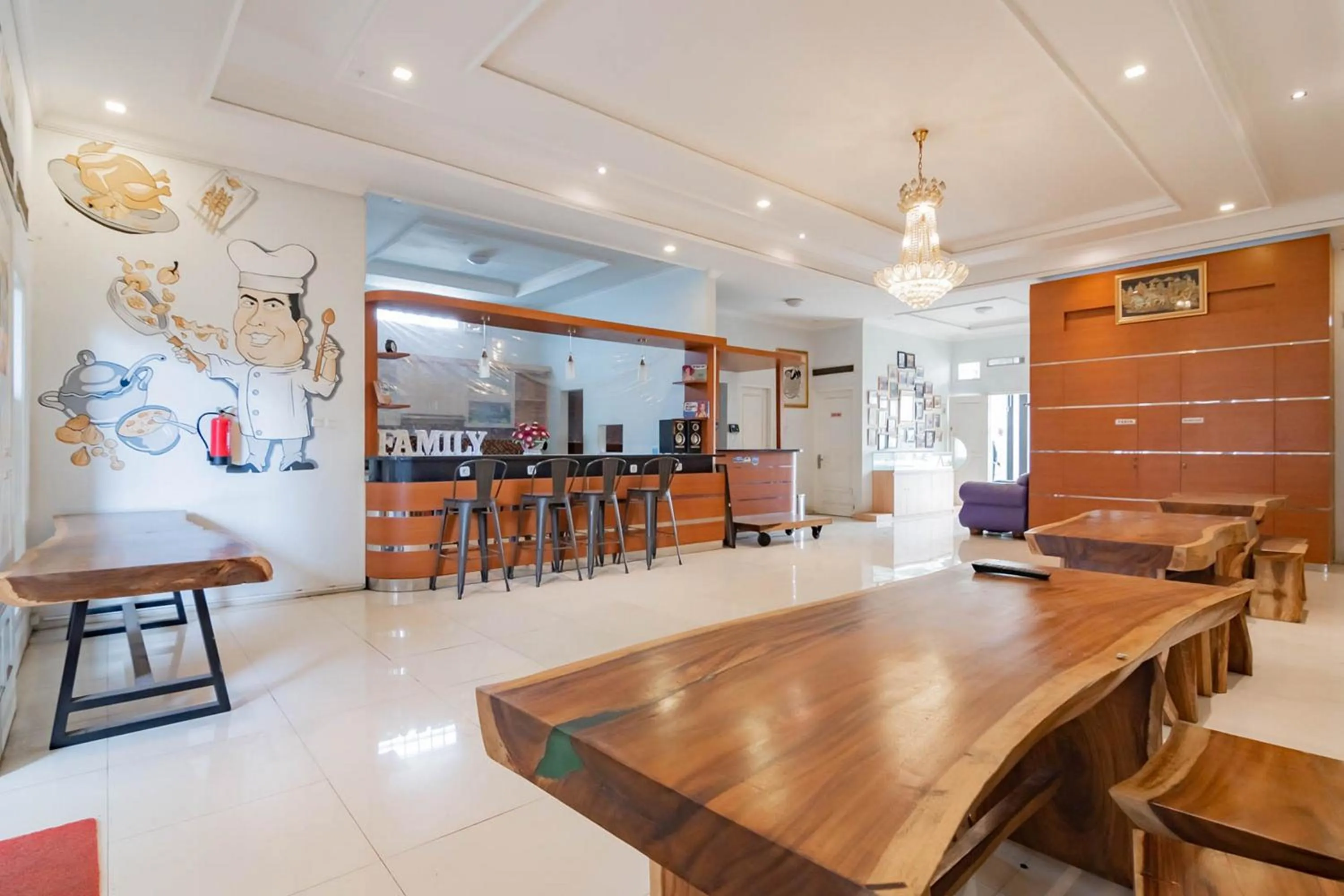 Lobby or reception in Urbanview Hotel One Family Maribaya by RedDoorz