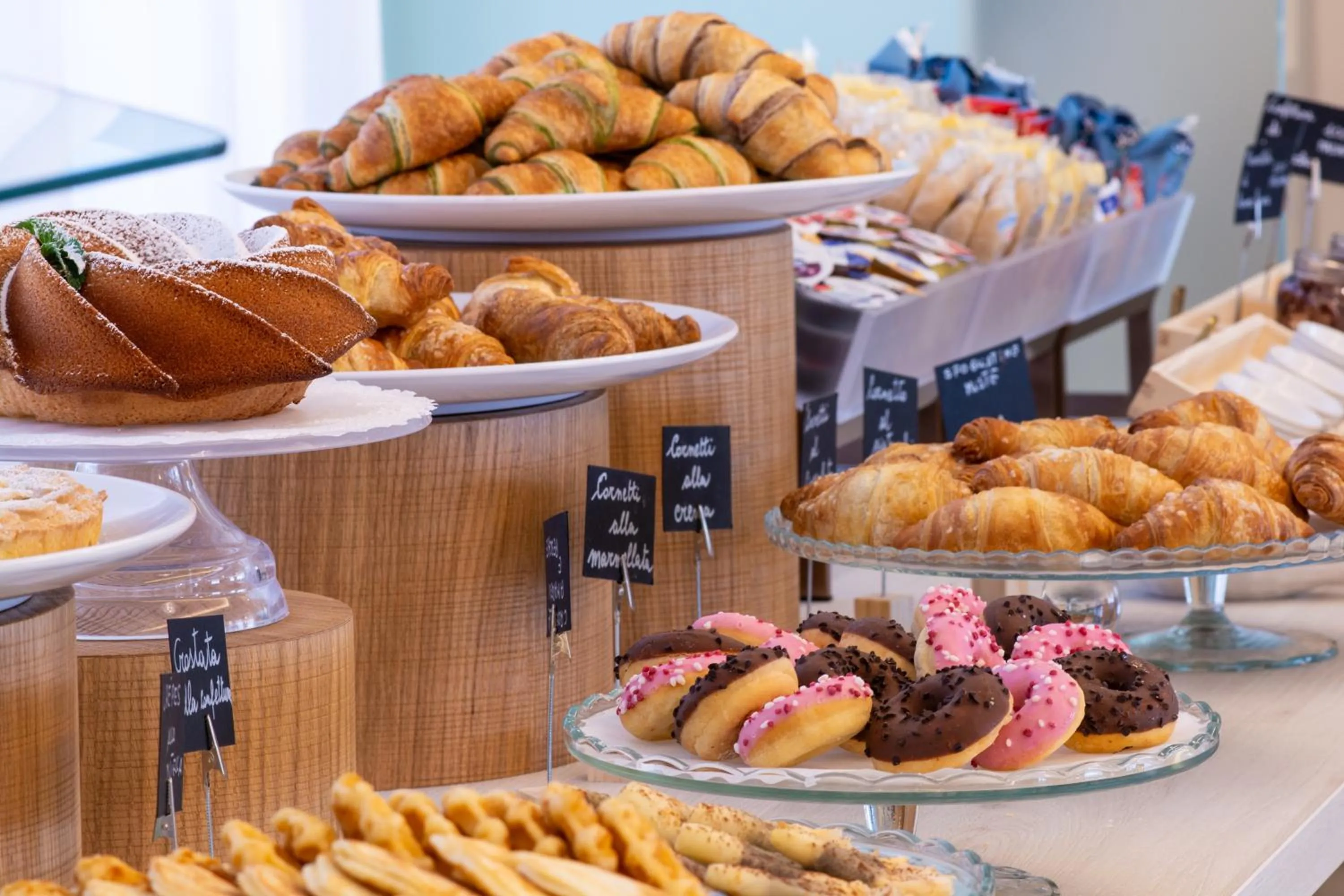 Food and drinks in Hotel Montecarlo 3 Stelle Superior