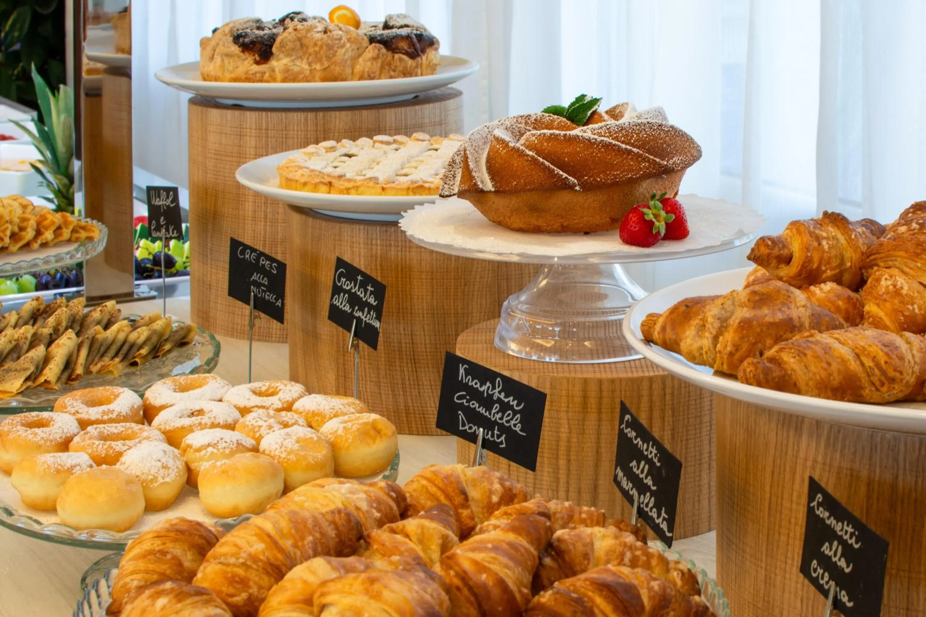 Food and drinks in Hotel Montecarlo 3 Stelle Superior