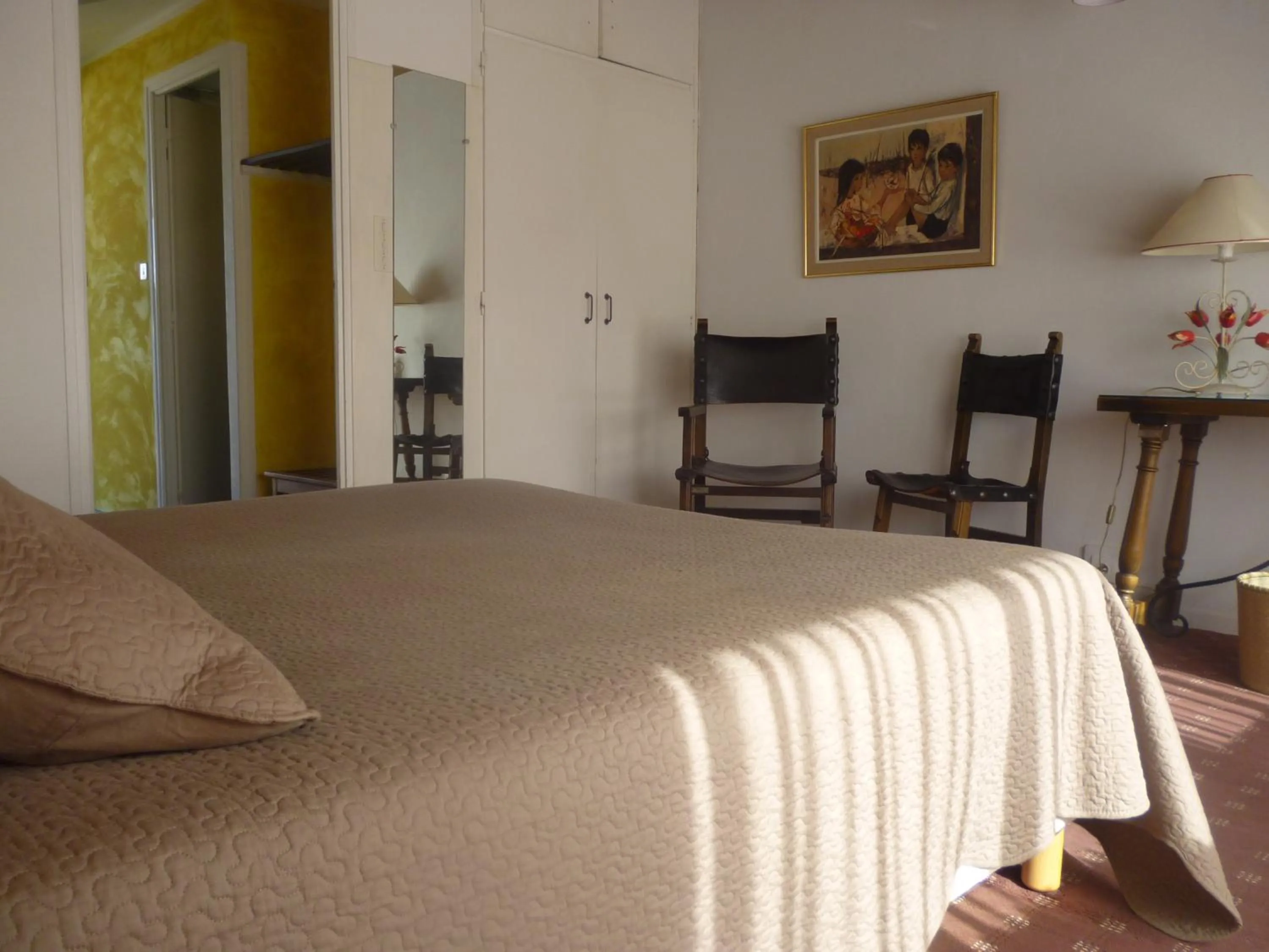 Bed in Hotel Le Mas Fleuri