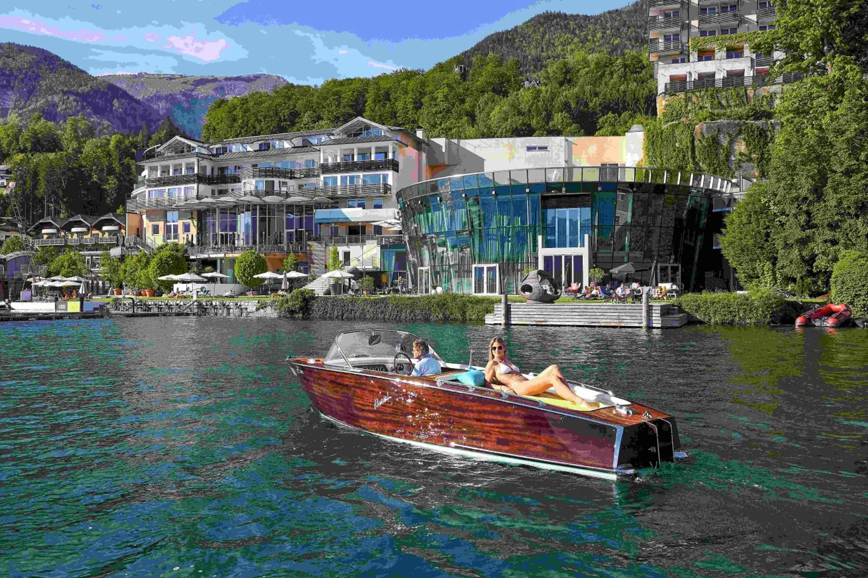 Staff in Scalaria Sunset Wing