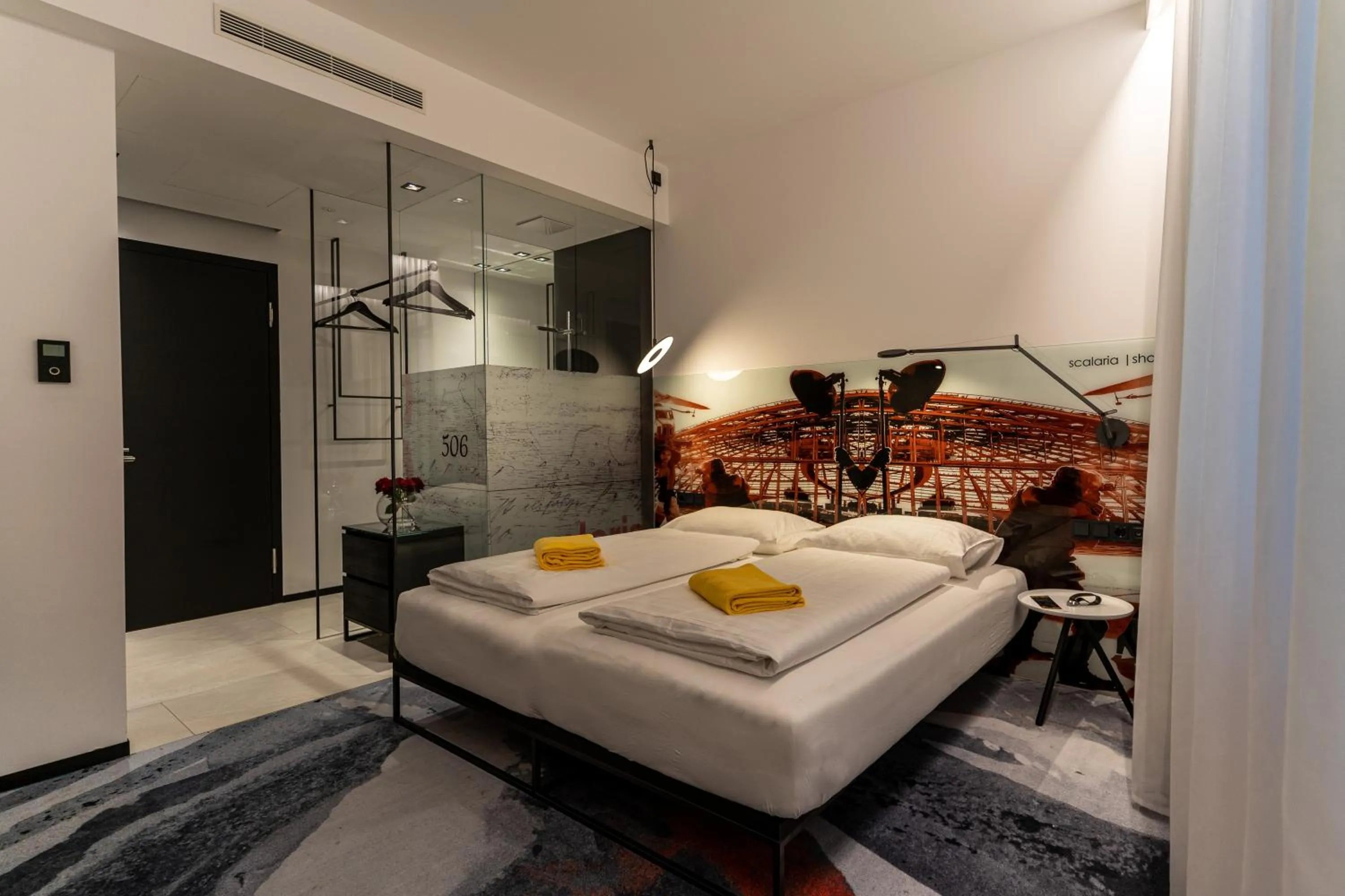 Shower, Bed in Scalaria Sunset Wing
