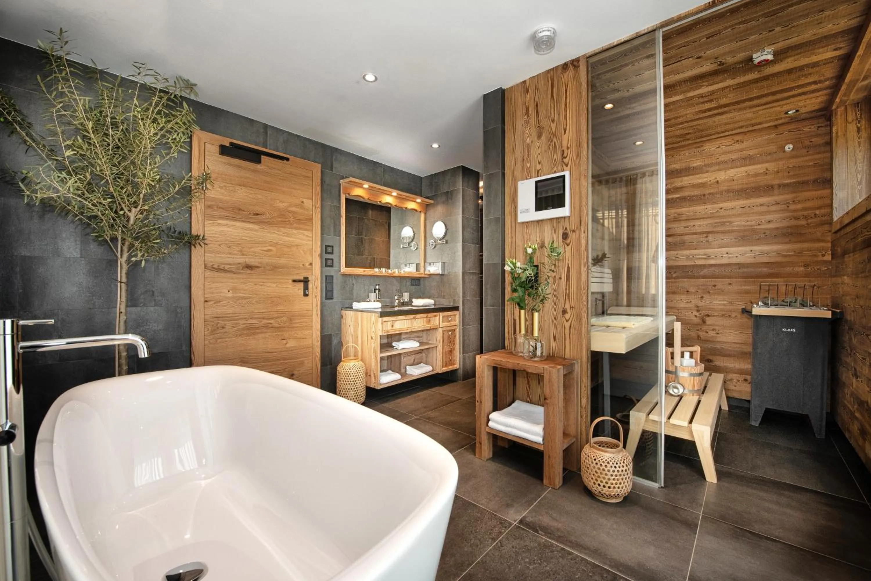 Bath in MONDI Chalets am Grundlsee