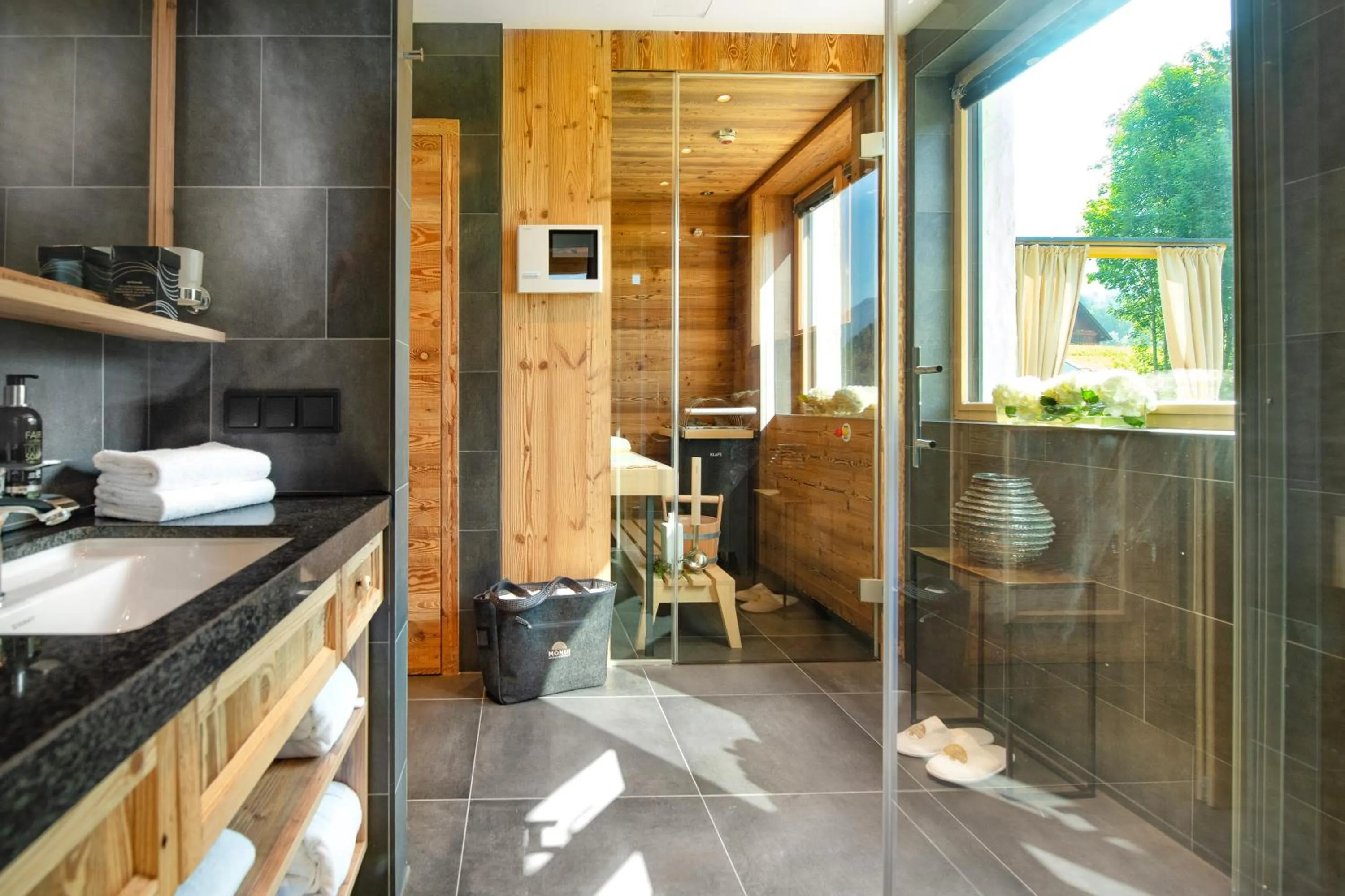 Bathroom in MONDI Chalets am Grundlsee