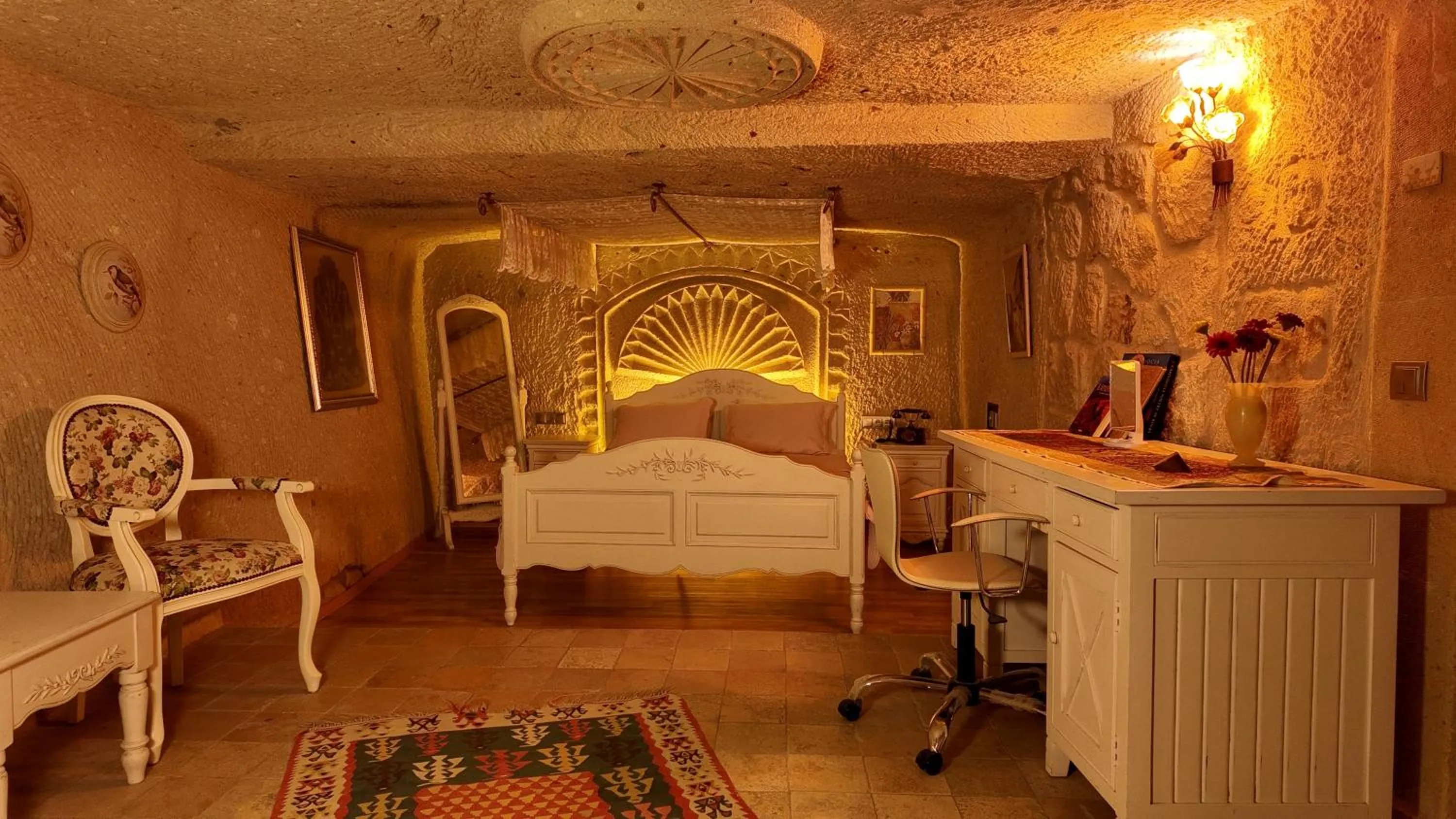 Bedroom, Bed in Iris Cave Cappadocia