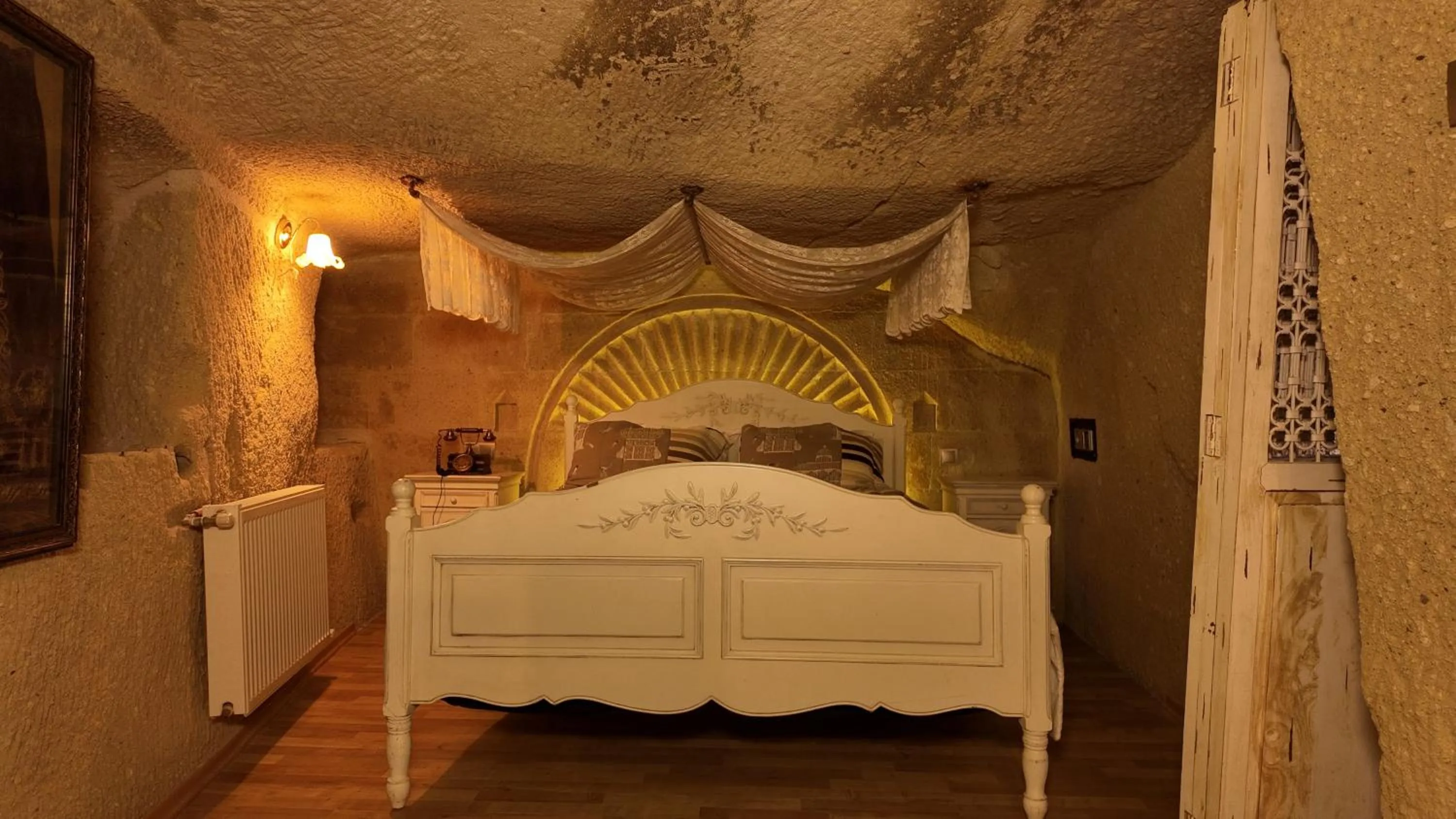 Bedroom, Bed in Iris Cave Cappadocia