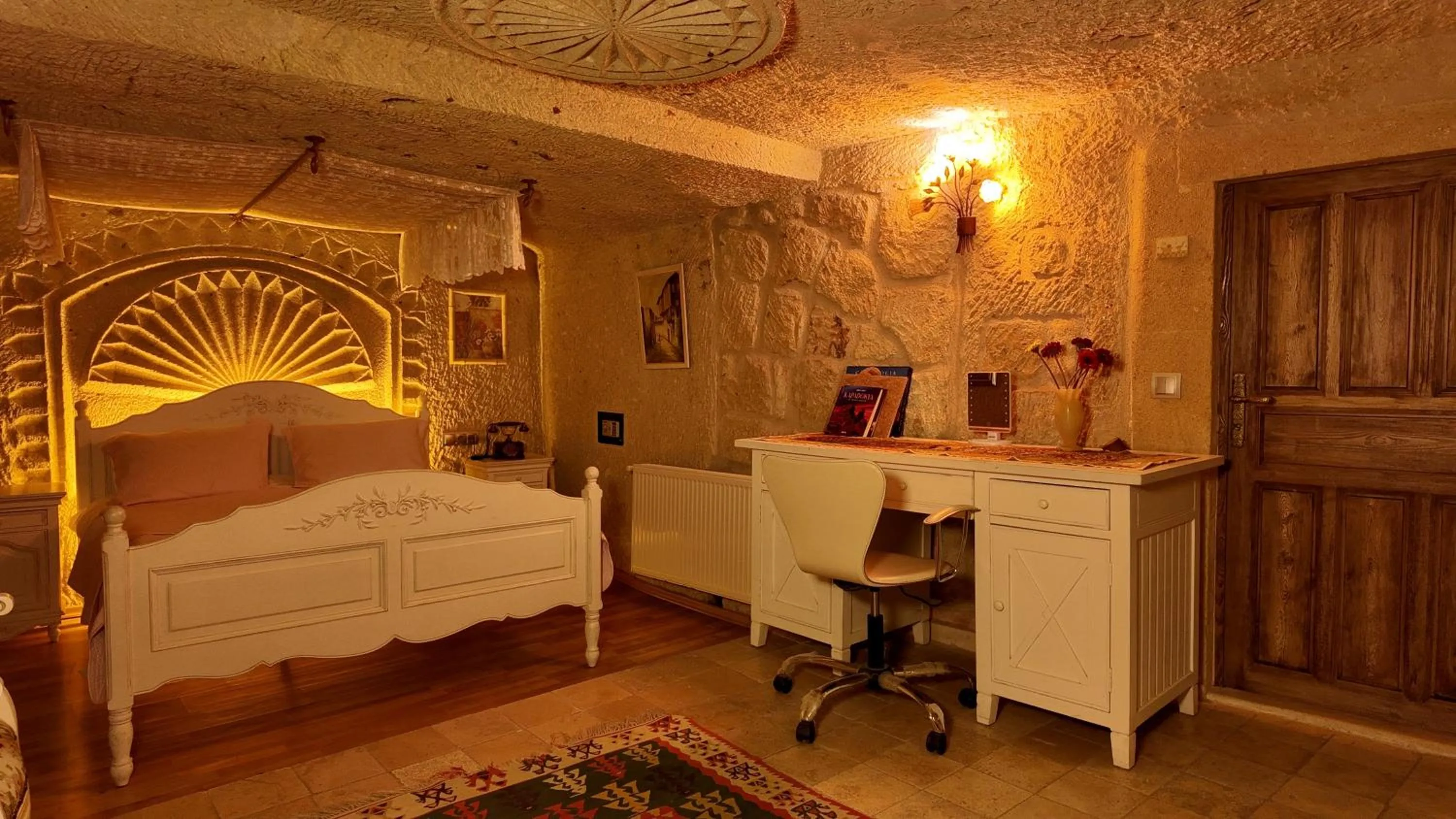 Bedroom, Bed in Iris Cave Cappadocia