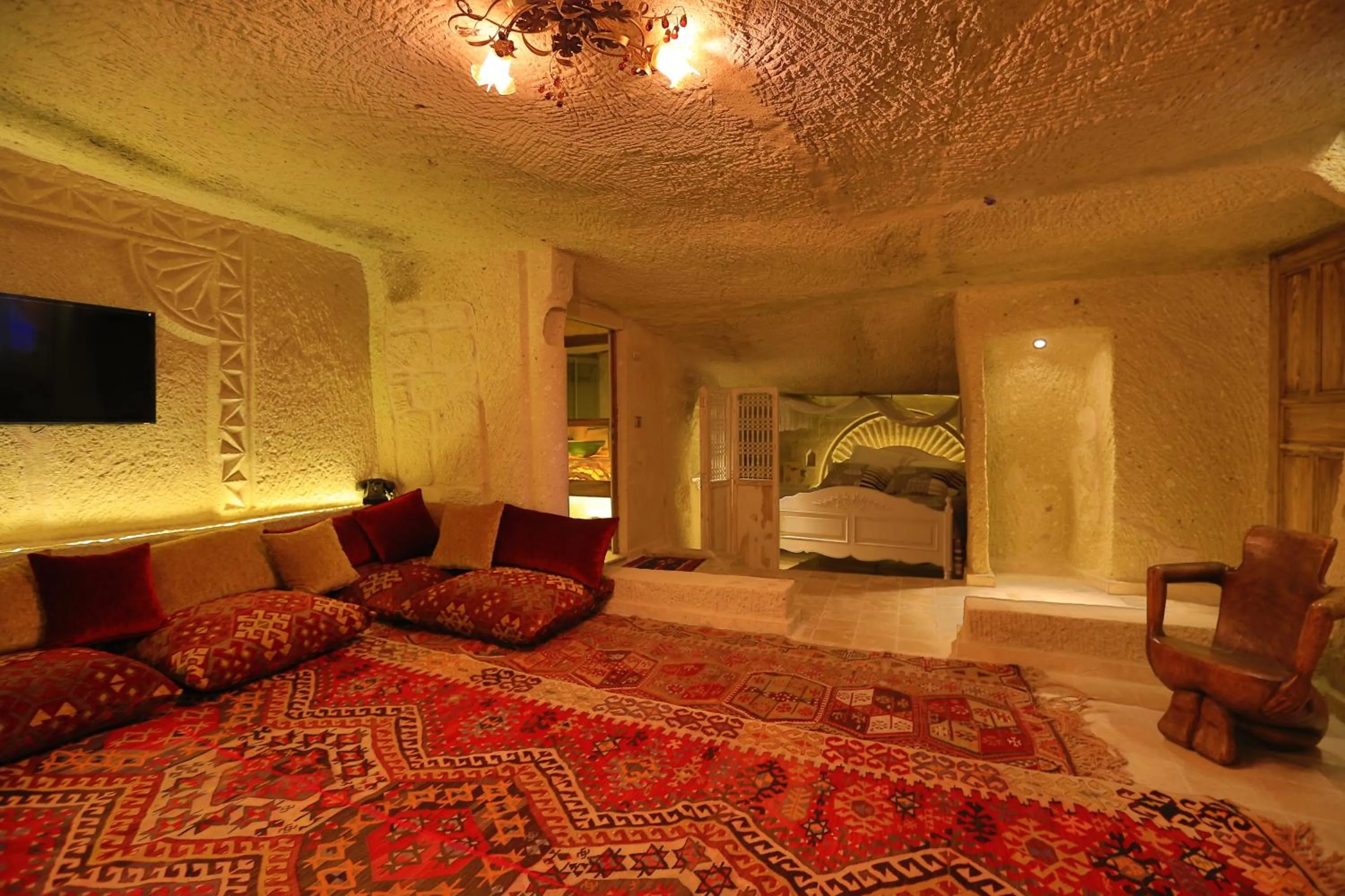 Living room, Bed in Iris Cave Cappadocia