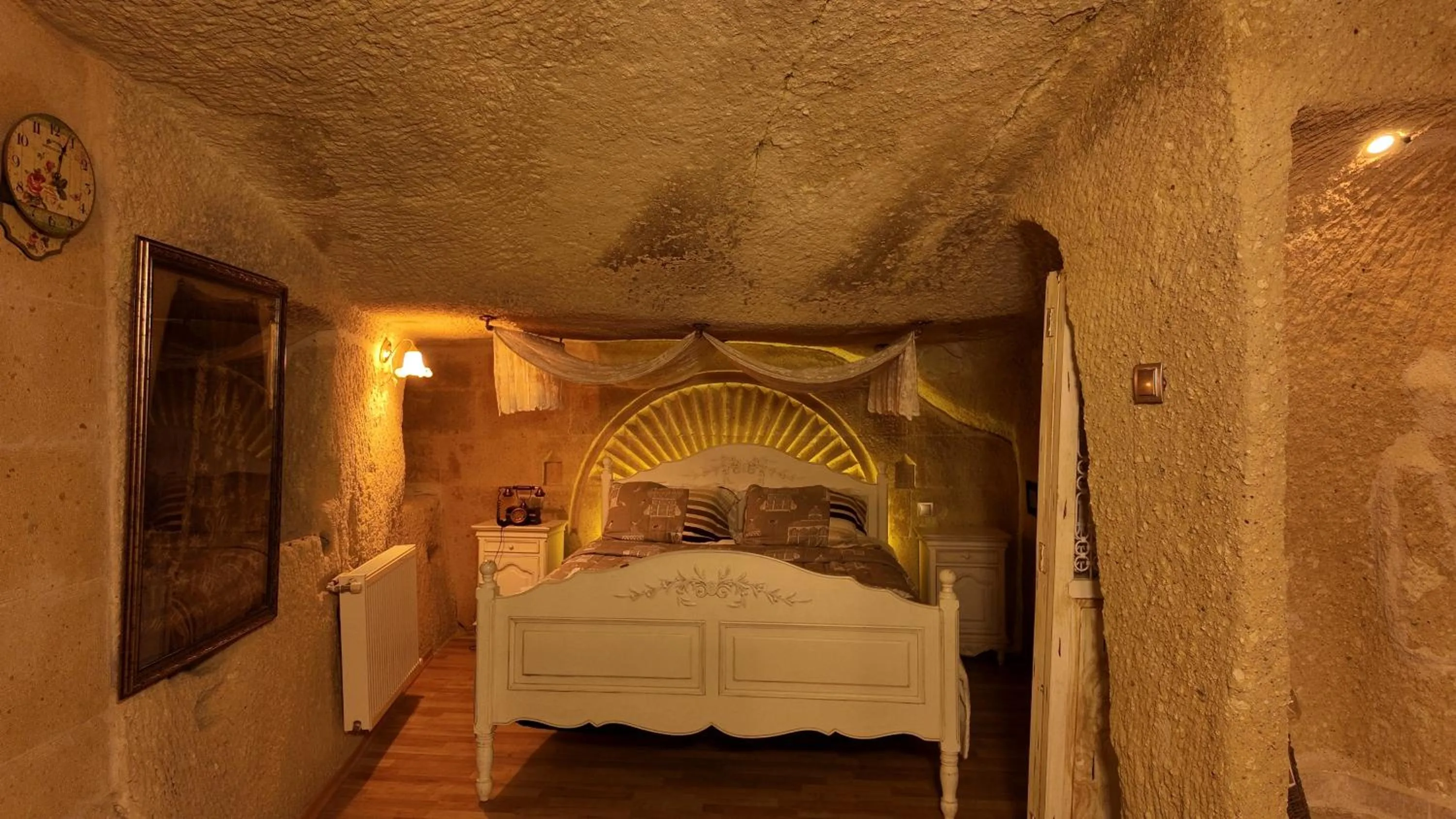 Bedroom, Bed in Iris Cave Cappadocia