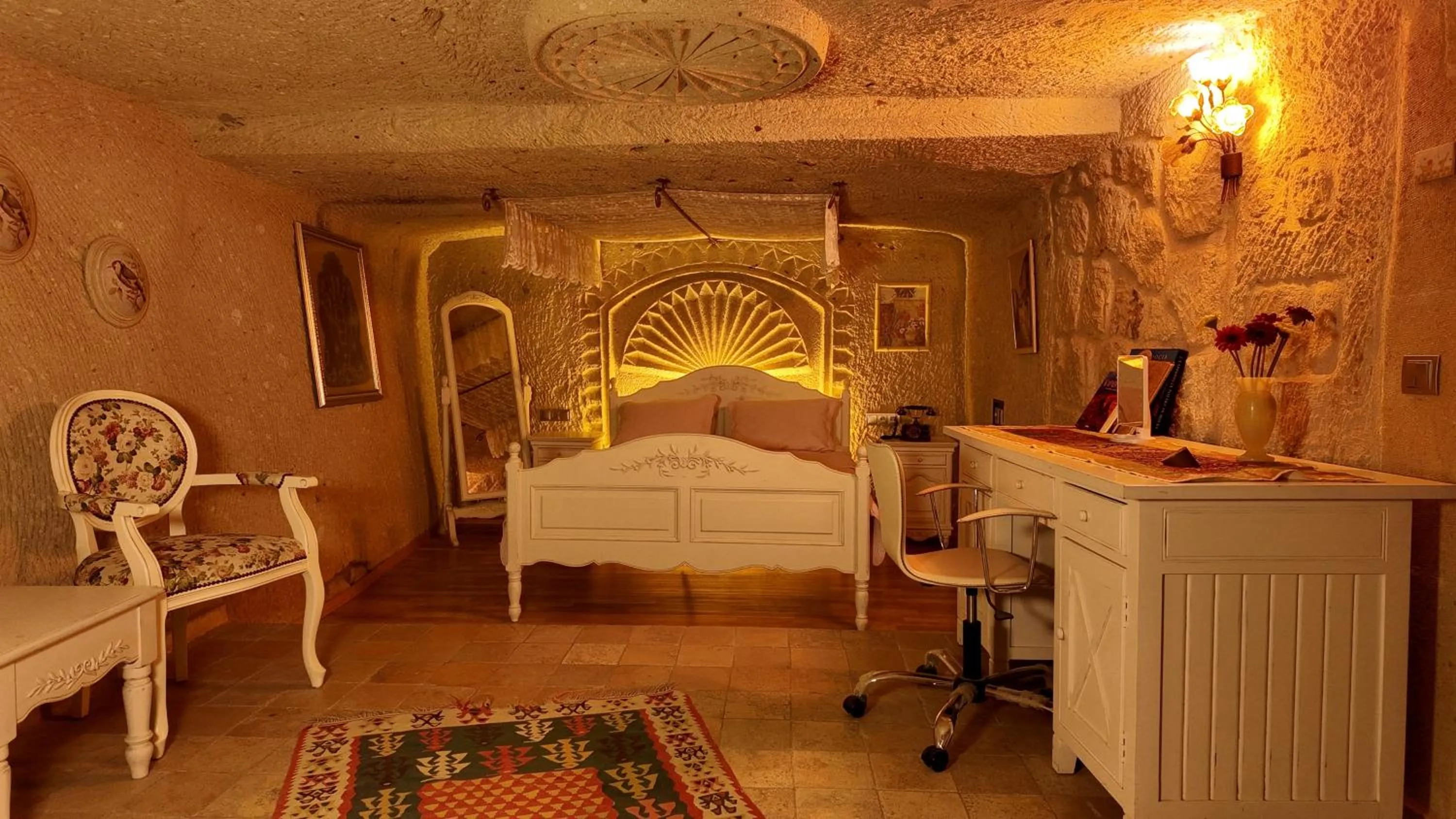 Bedroom, Bed in Iris Cave Cappadocia
