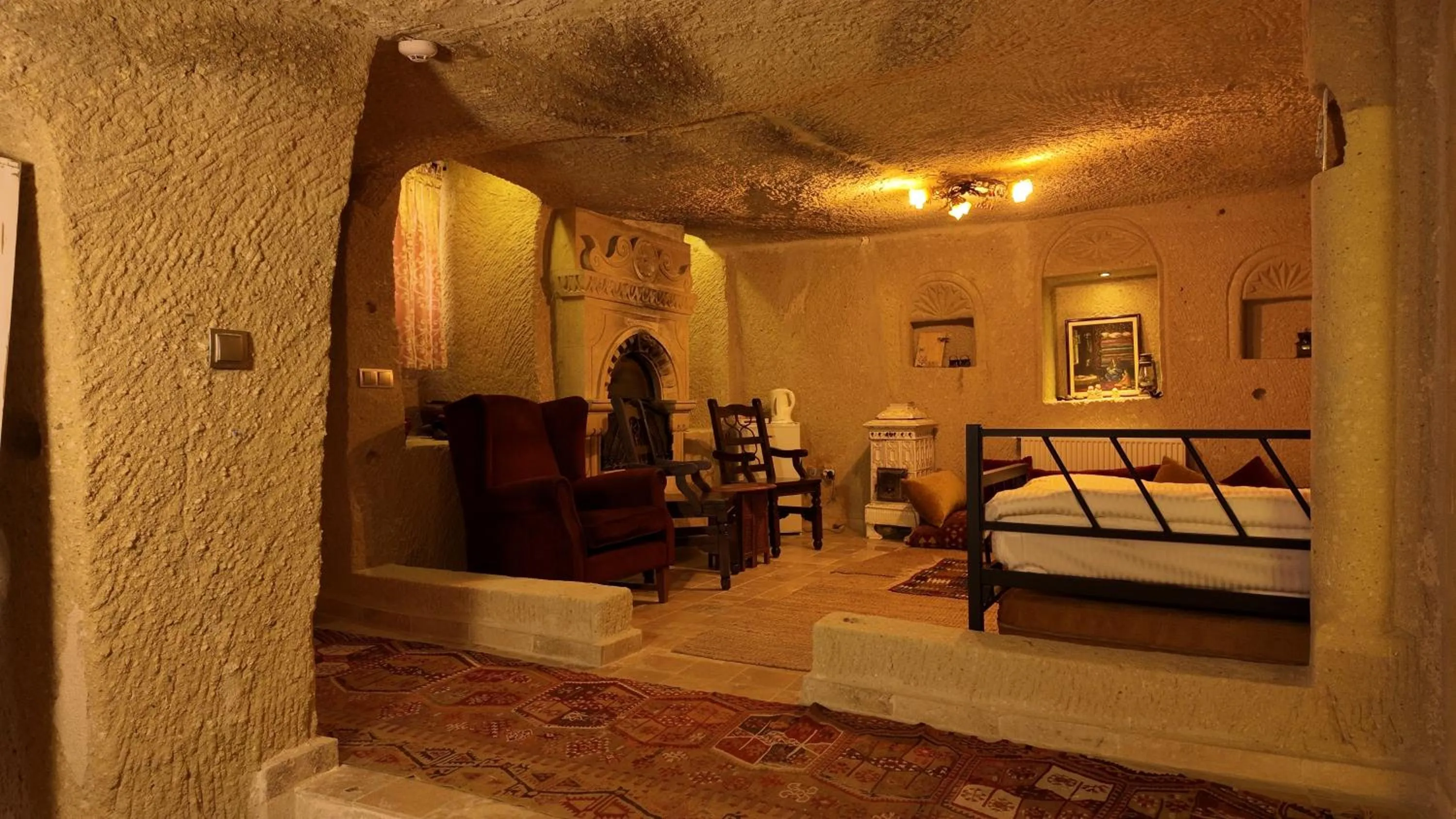 Seating area, Bed in Iris Cave Cappadocia