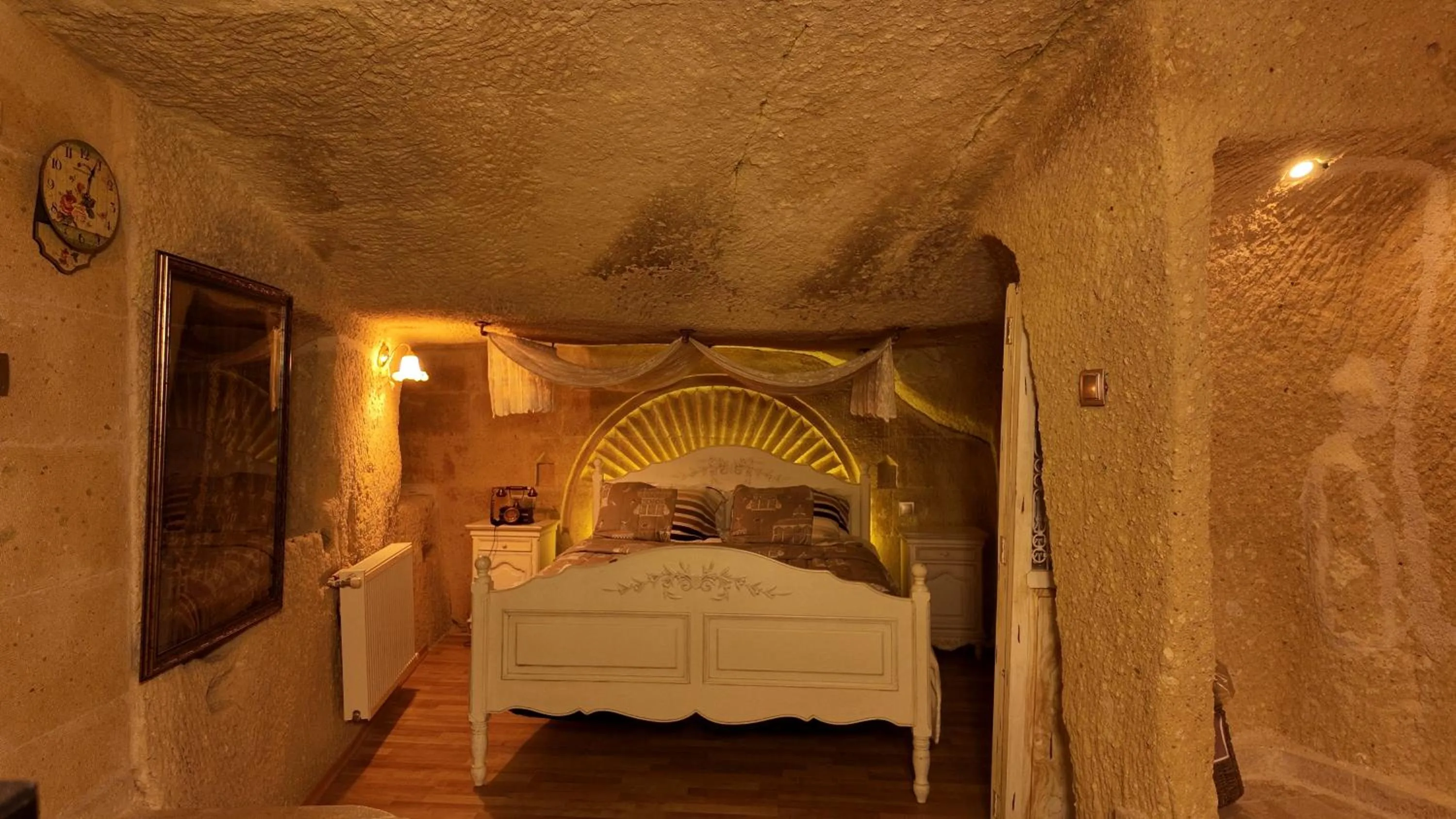 Bedroom, Bed in Iris Cave Cappadocia