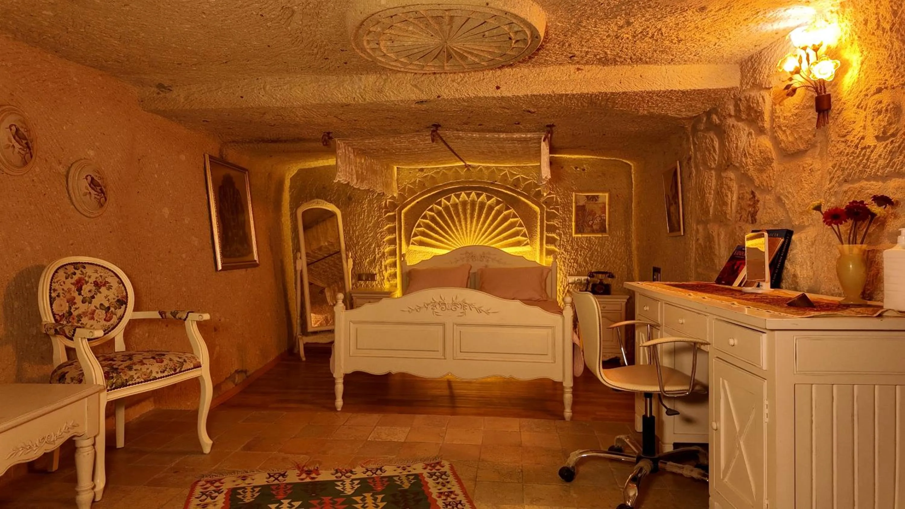 Bedroom, Bed in Iris Cave Cappadocia