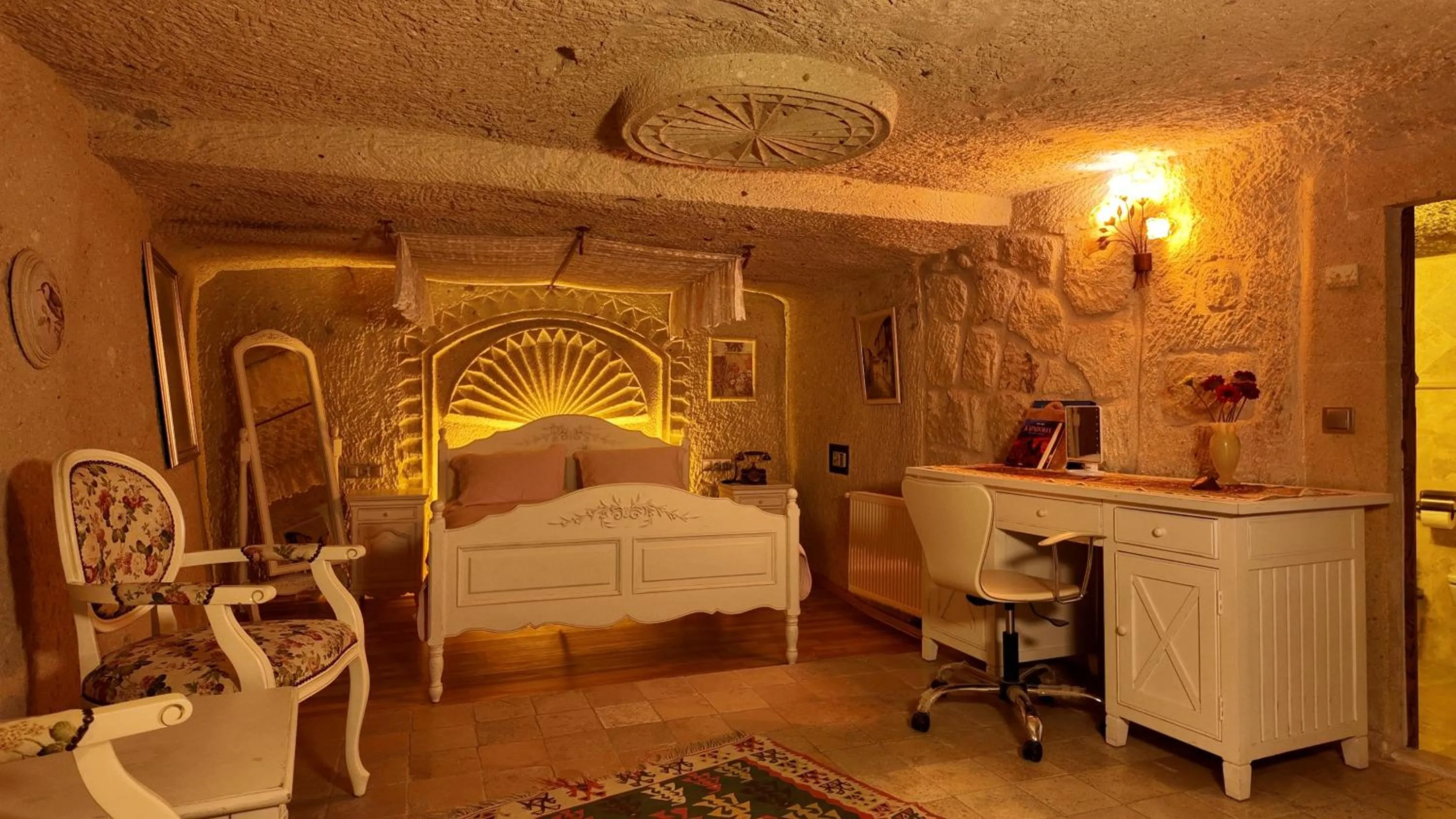 Bedroom, Bed in Iris Cave Cappadocia
