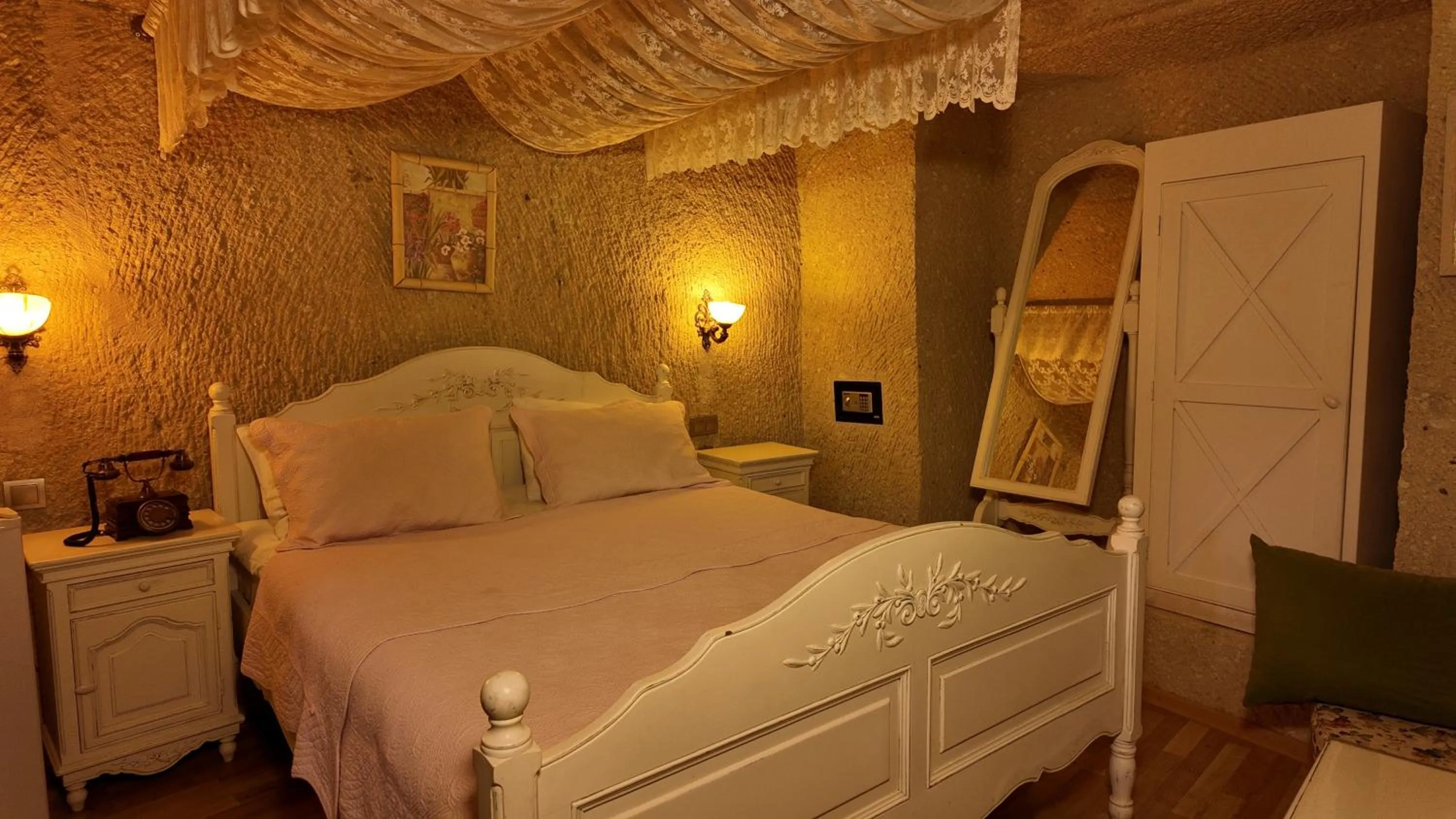 Bedroom, Bed in Iris Cave Cappadocia