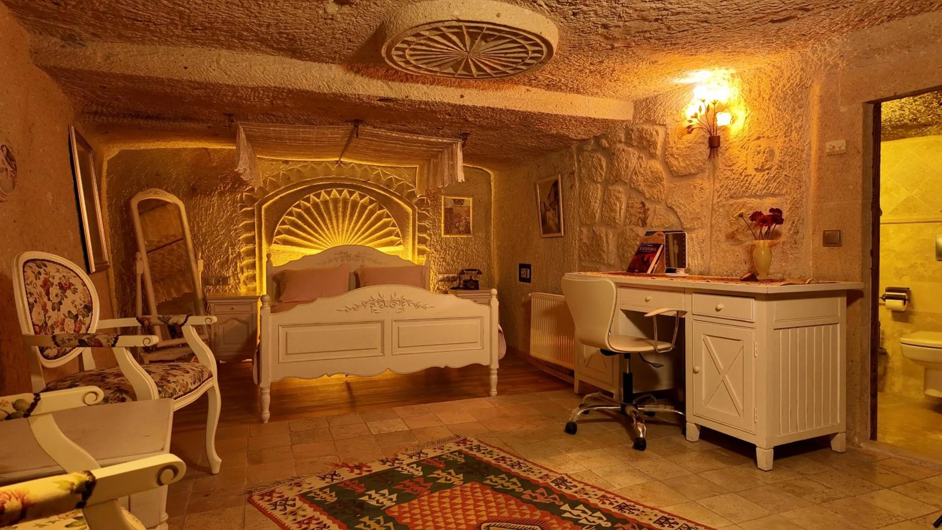 Bedroom, Bed in Iris Cave Cappadocia