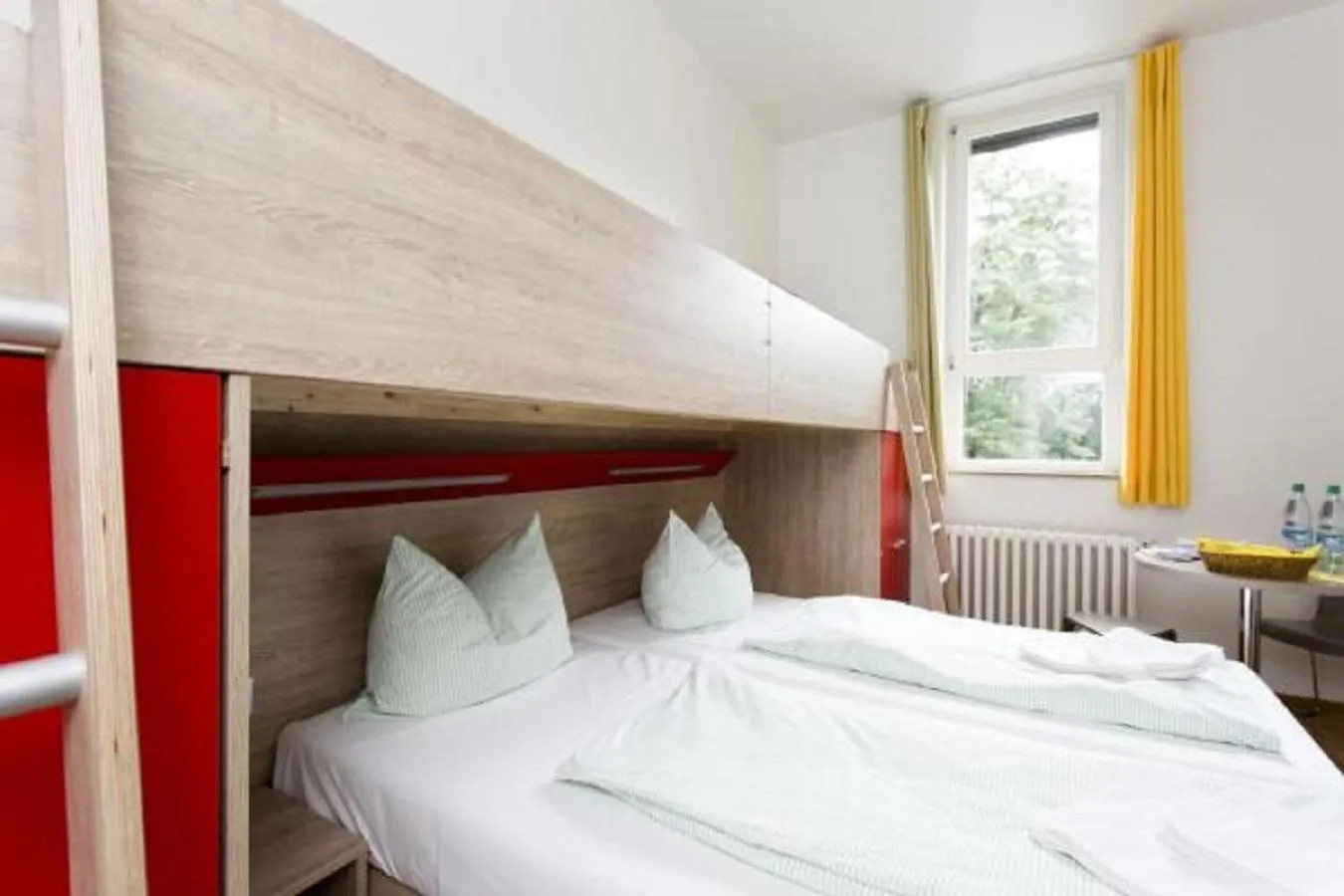 bunk bed, Bed in Jugendherberge Bonn