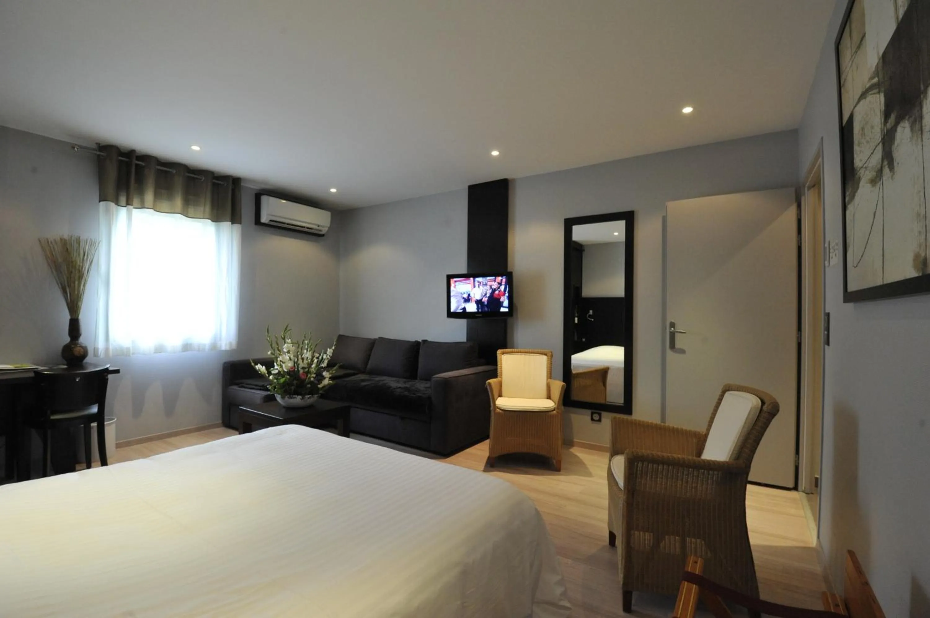 Bedroom, Bed in Logis Cottage Hotel